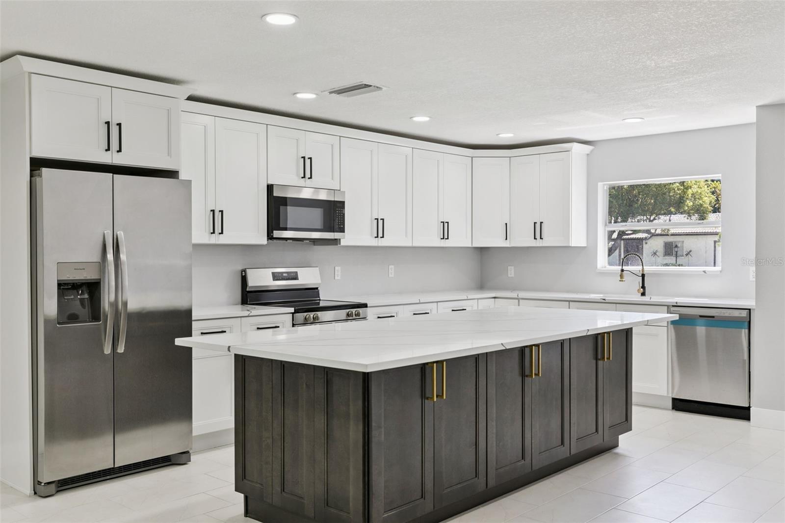 WINDMILL POINTE - Residential