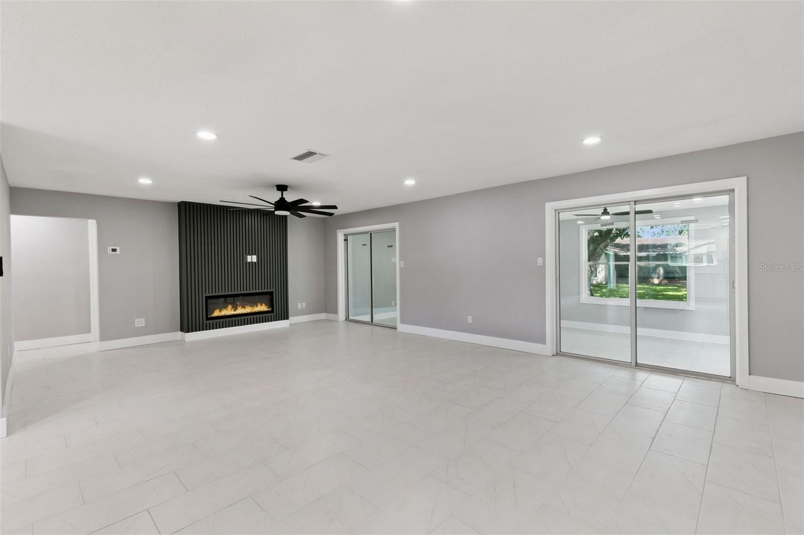 WINDMILL POINTE - Residential
