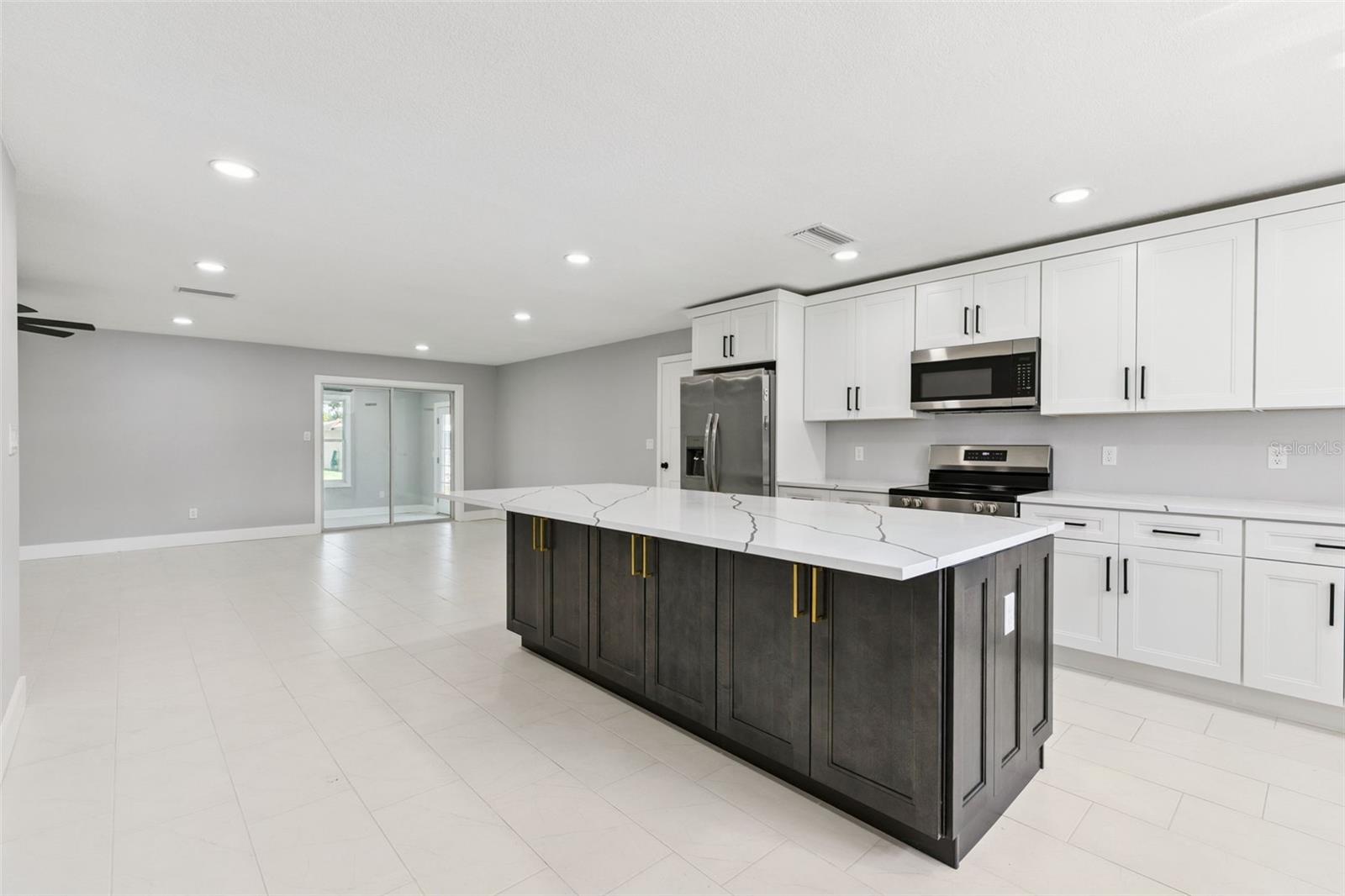 WINDMILL POINTE - Residential