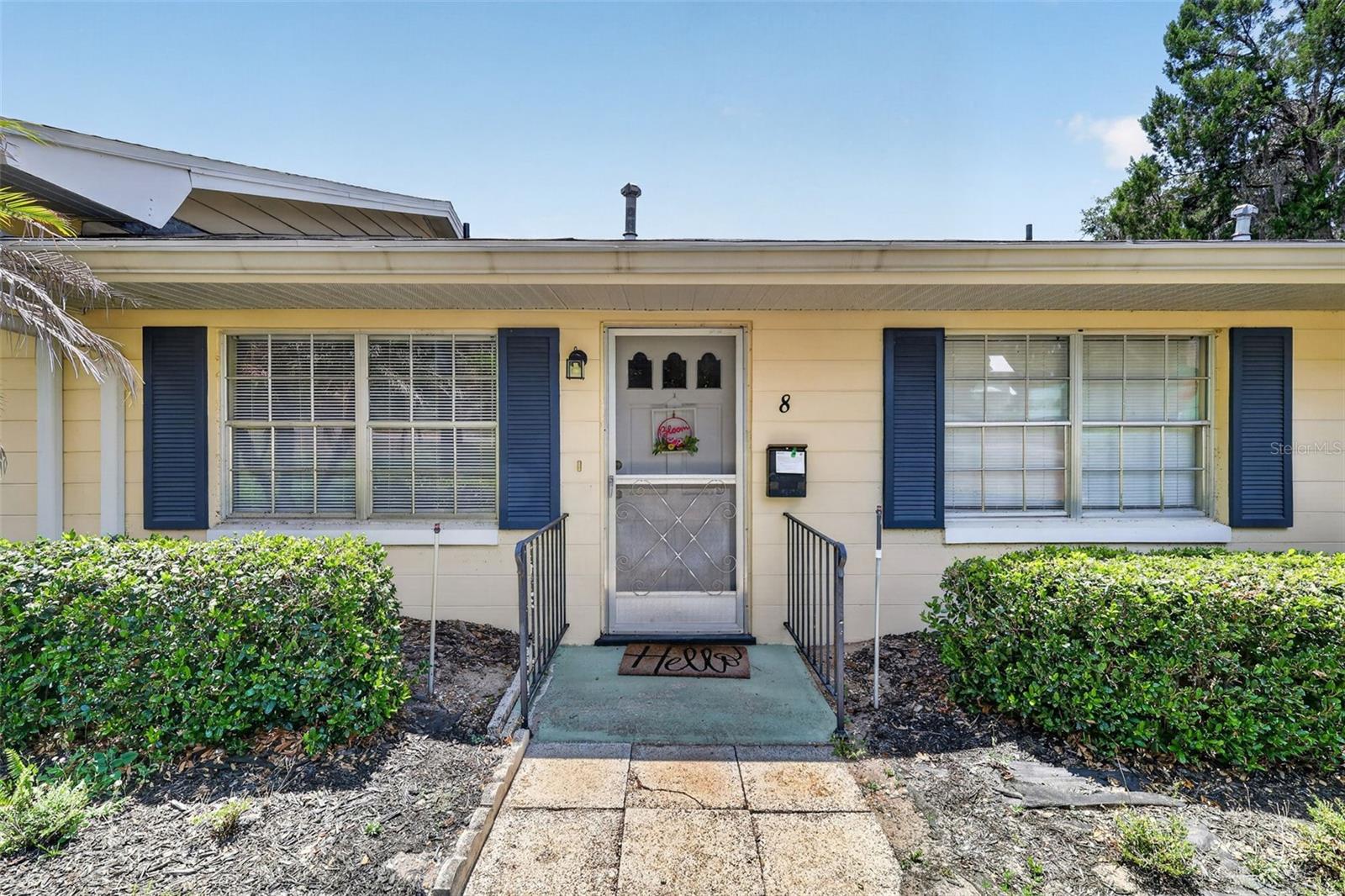MOUNT DORA PARK SOUTH CONDO UNIT 01 - Residential