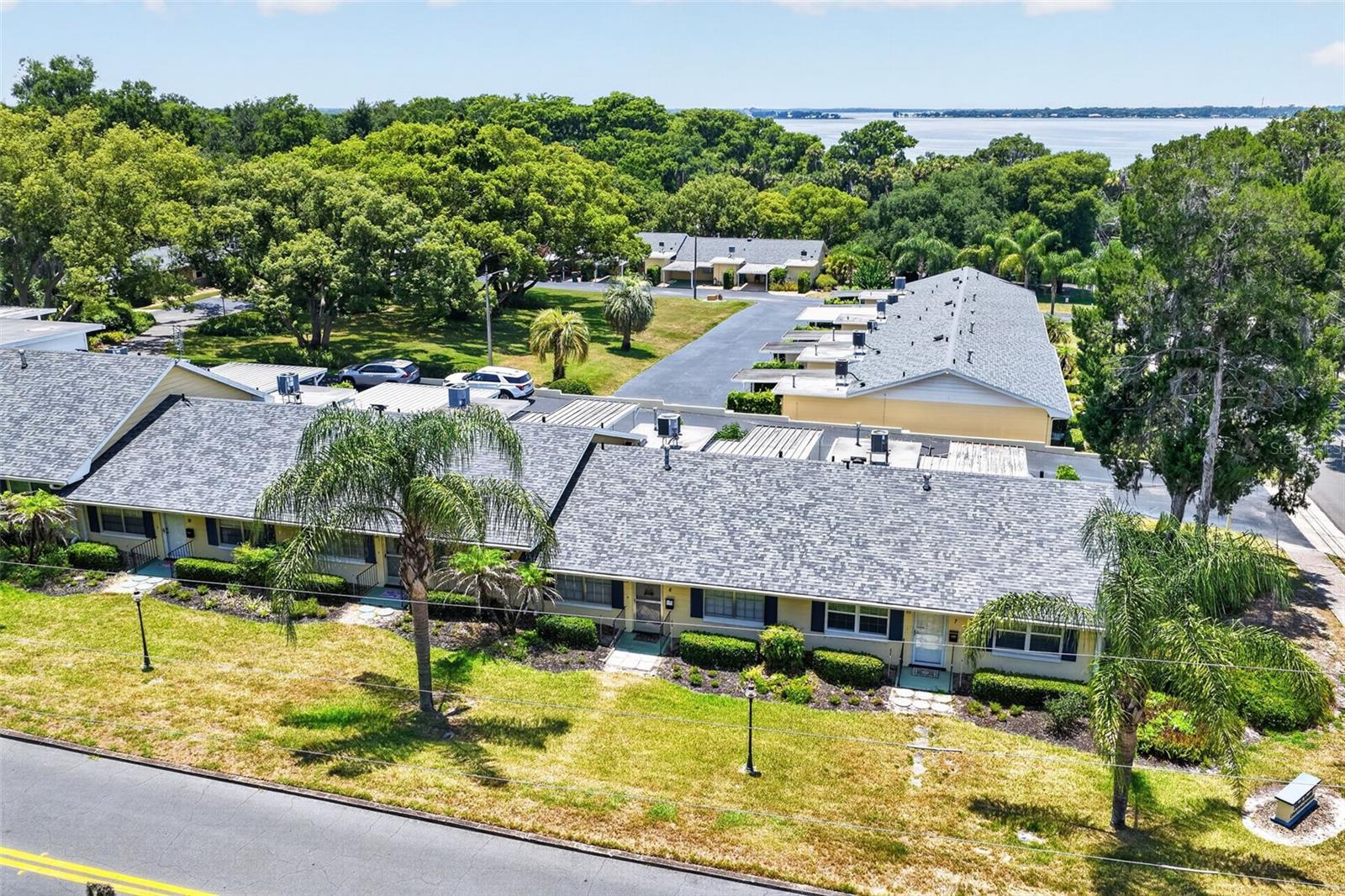 MOUNT DORA PARK SOUTH CONDO UNIT 01 - Residential