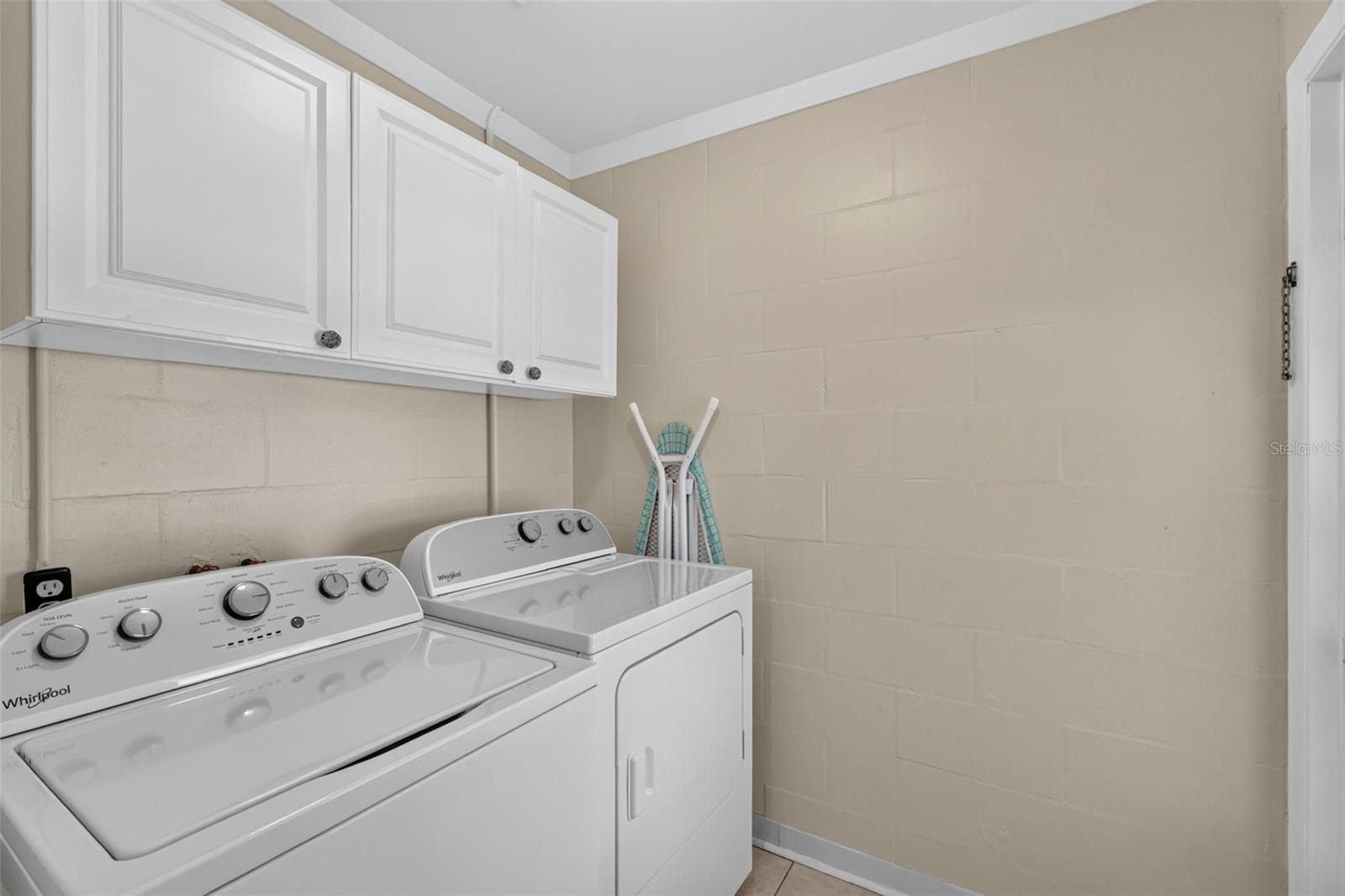 MOUNT DORA PARK SOUTH CONDO UNIT 01 - Residential