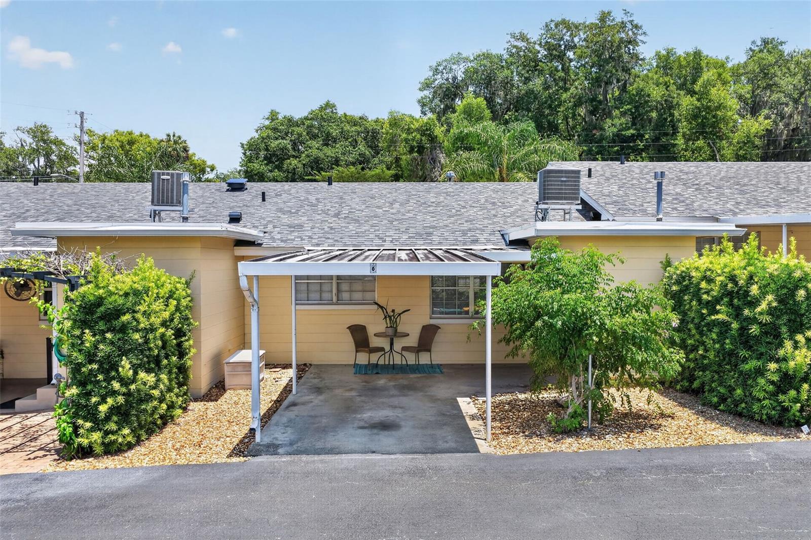 MOUNT DORA PARK SOUTH CONDO UNIT 01 - Residential