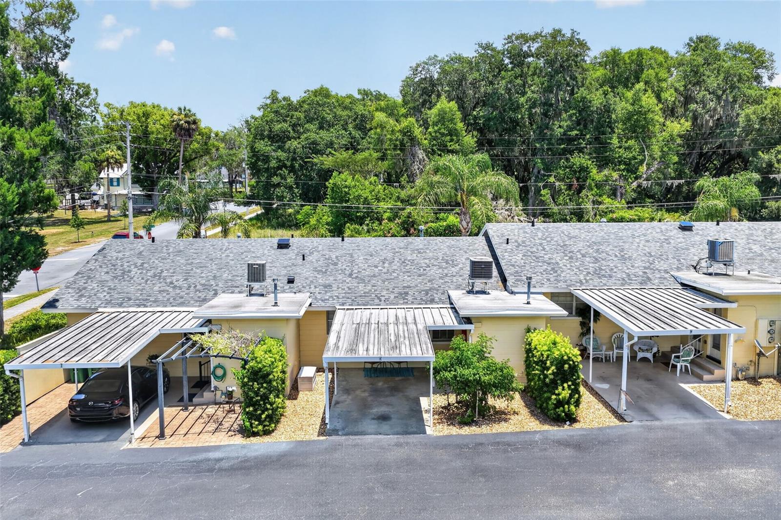 MOUNT DORA PARK SOUTH CONDO UNIT 01 - Residential