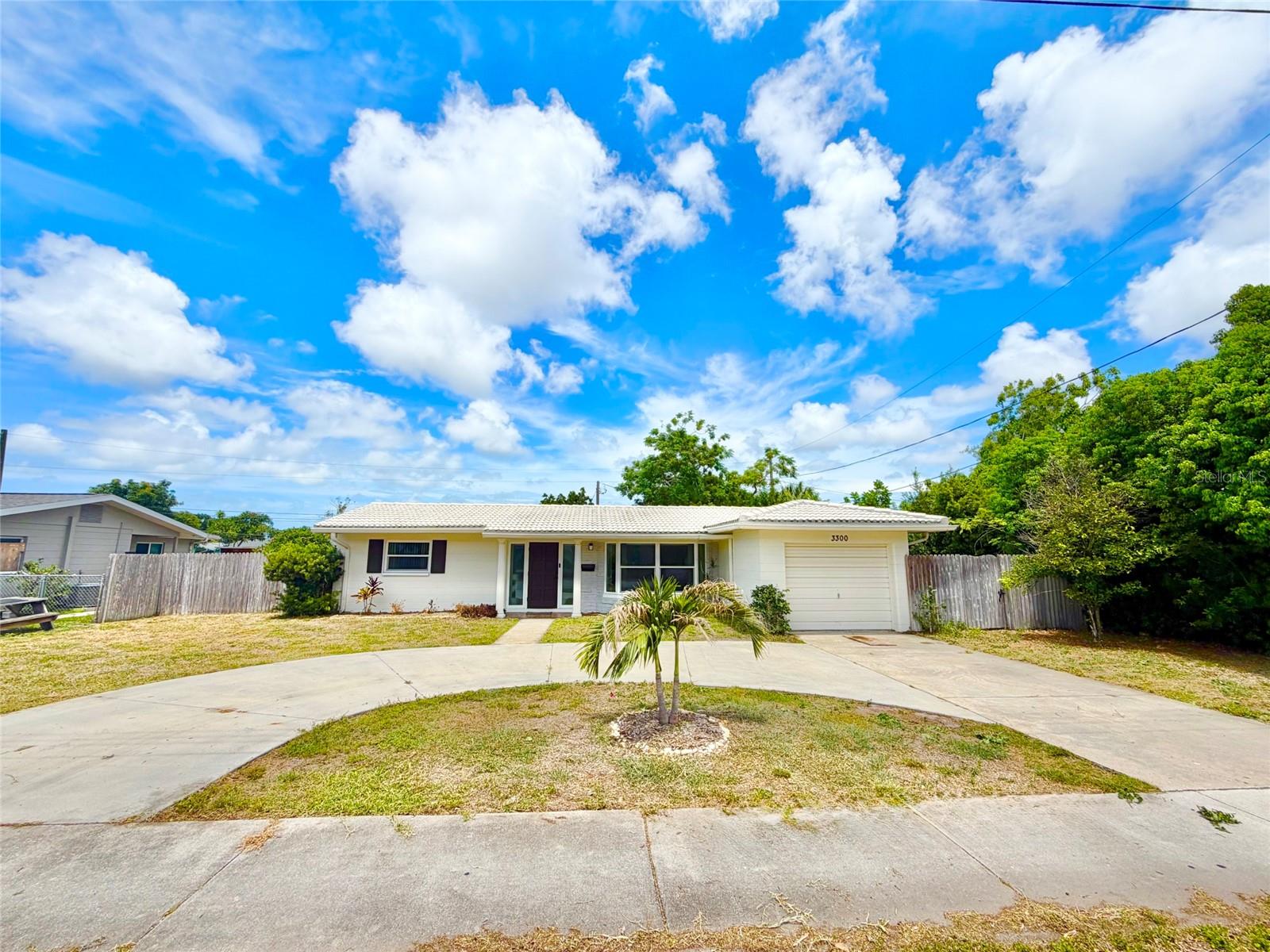 SHERYL MANOR - Residential