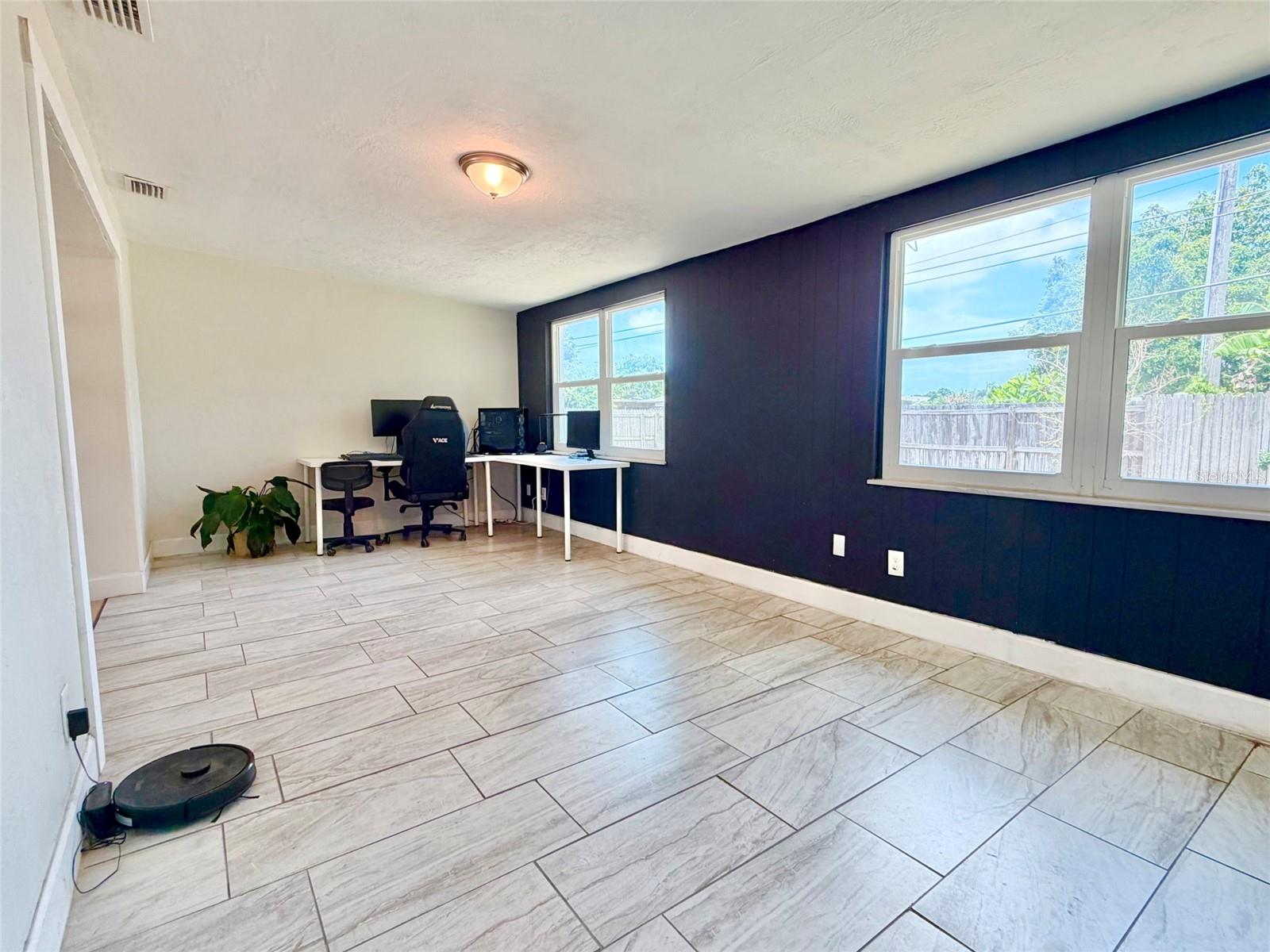 SHERYL MANOR - Residential