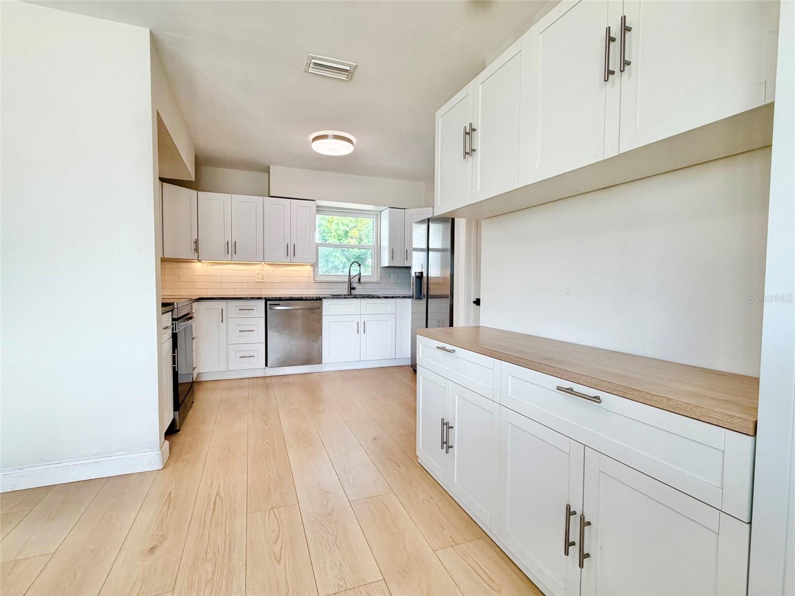 SHERYL MANOR - Residential