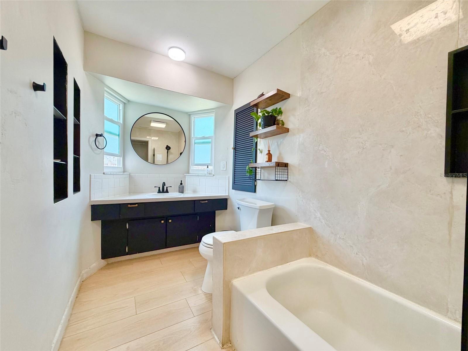 SHERYL MANOR - Residential