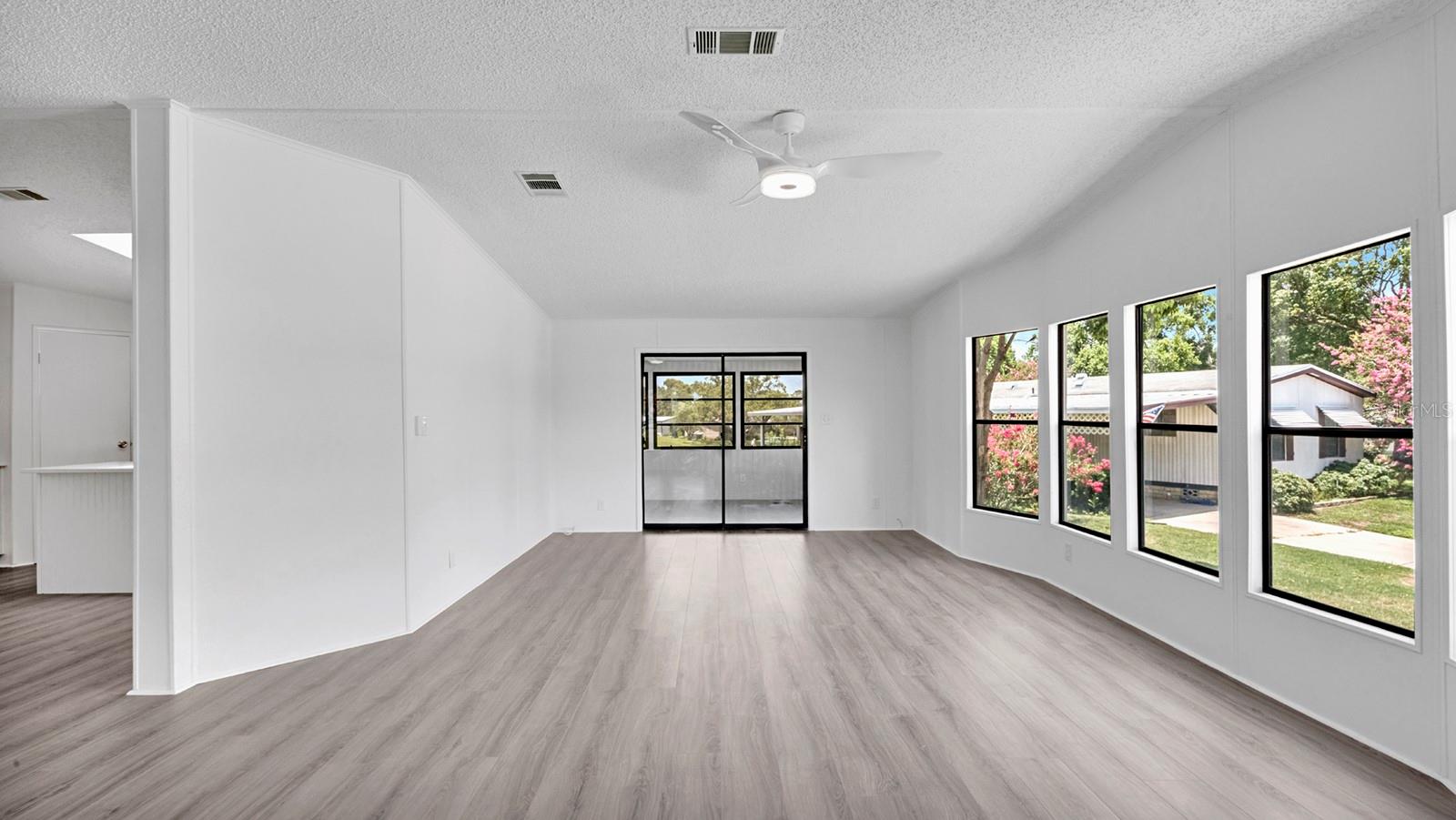 ZELLWOOD STATION - Residential