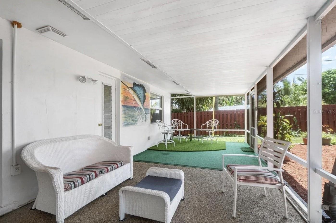 TROPIC PALMS 01 - Commercial Sale