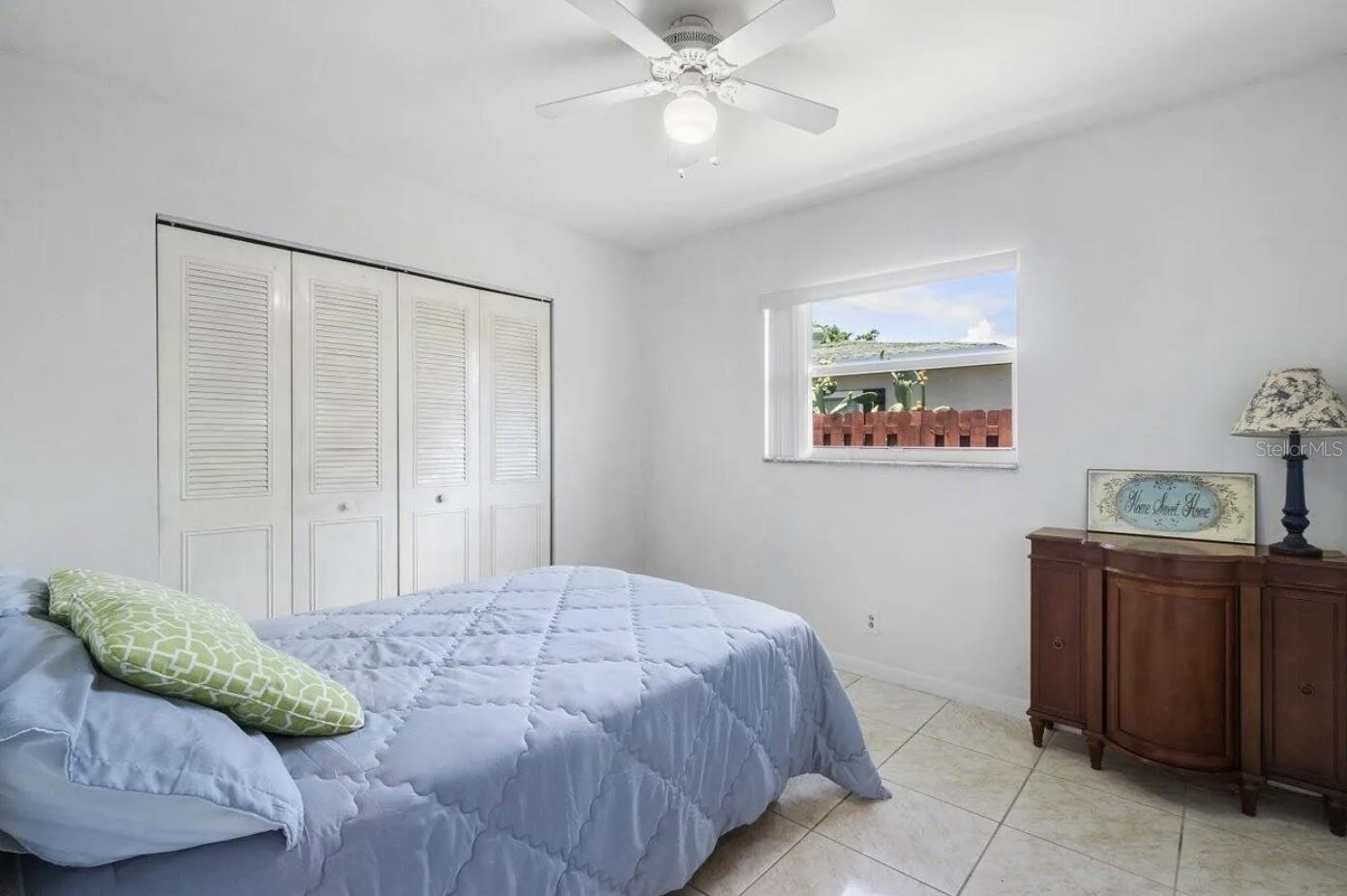 TROPIC PALMS 01 - Commercial Sale