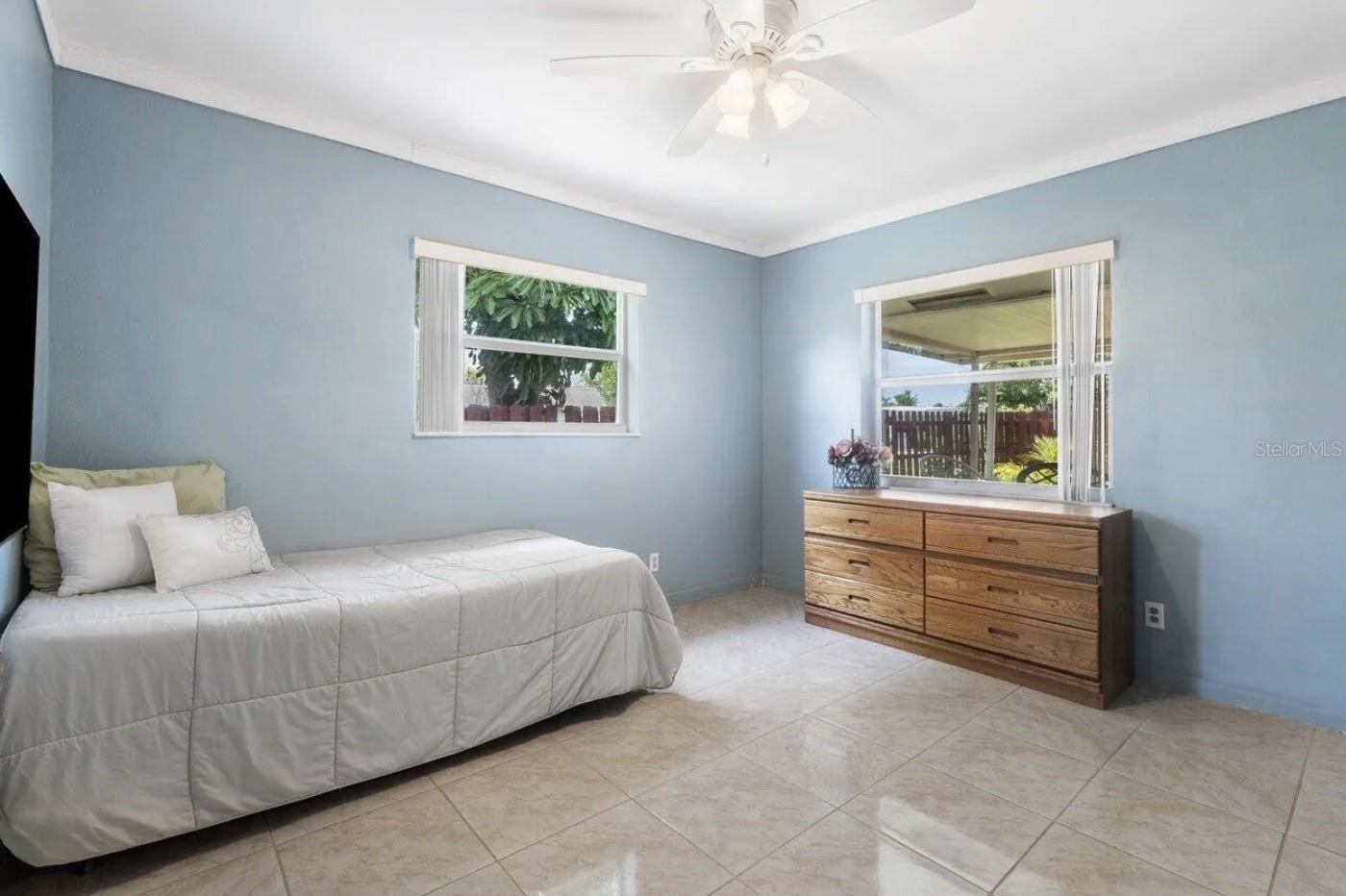 TROPIC PALMS 01 - Commercial Sale