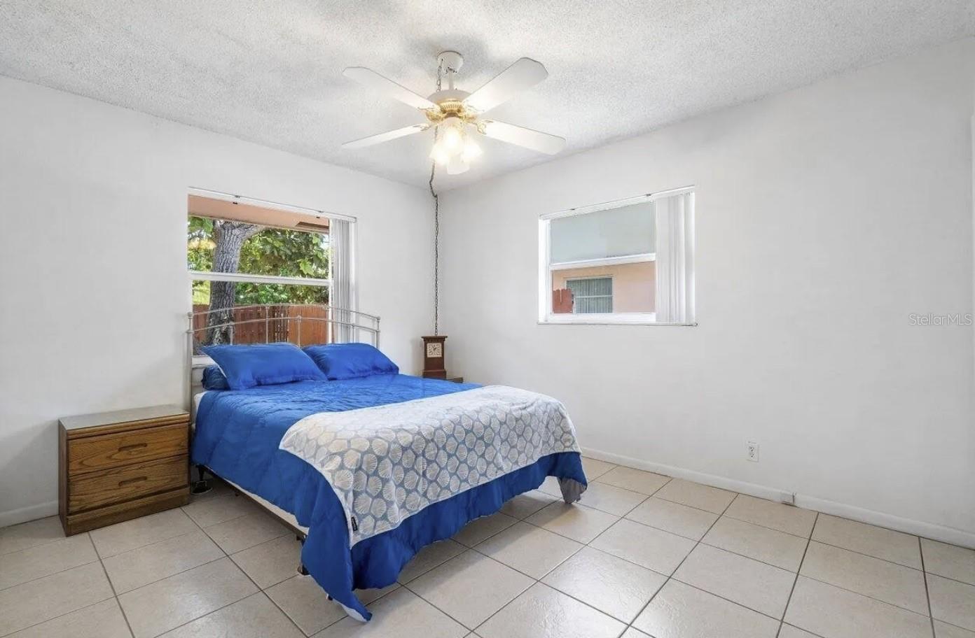TROPIC PALMS 01 - Commercial Sale