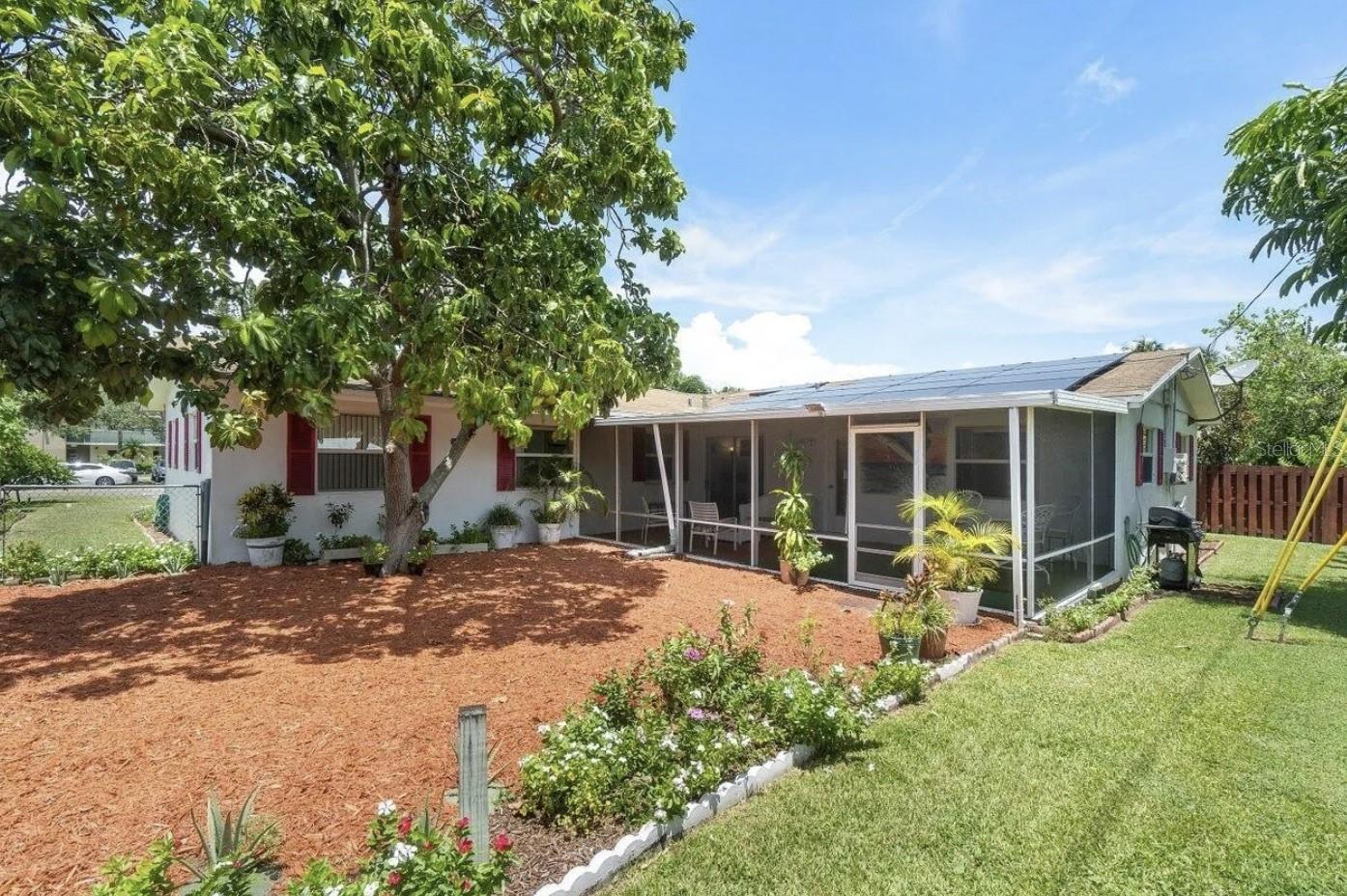 TROPIC PALMS 01 - Commercial Sale
