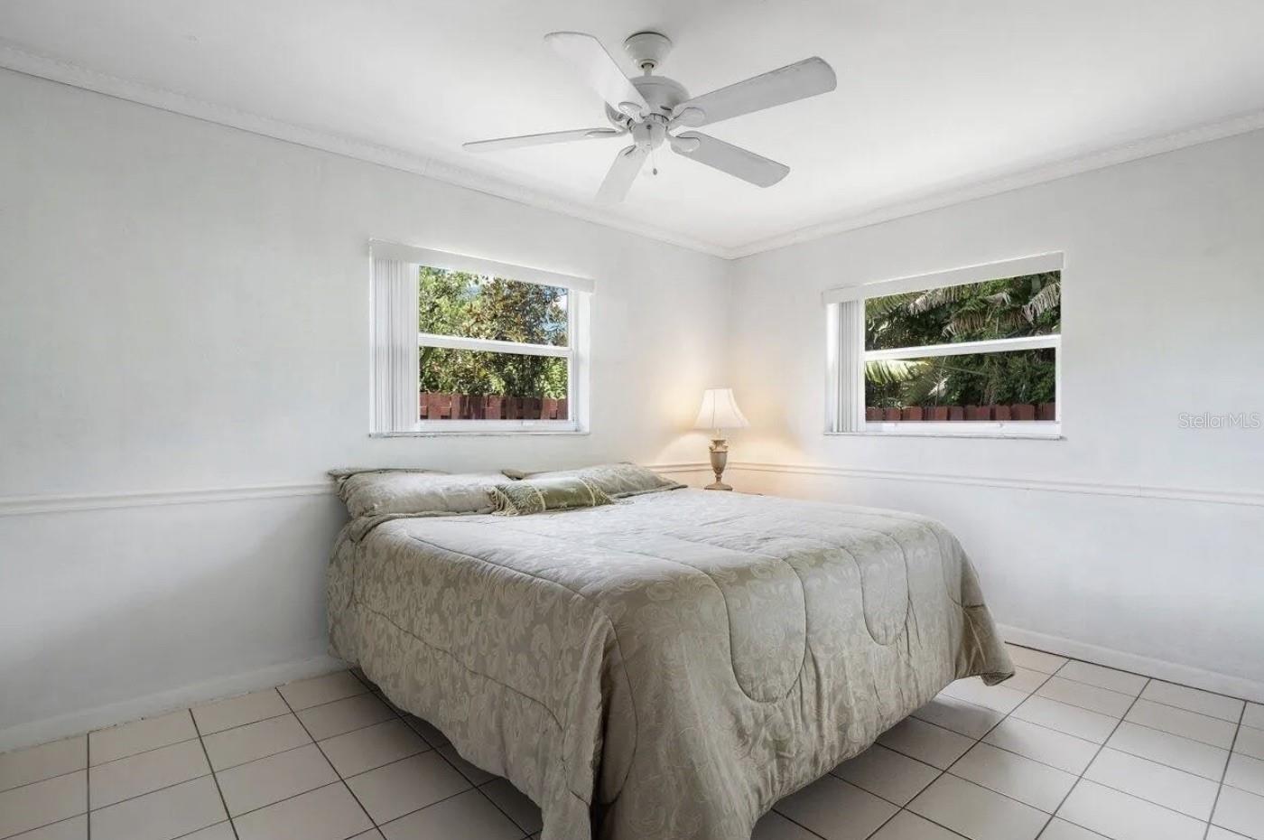 TROPIC PALMS 01 - Commercial Sale