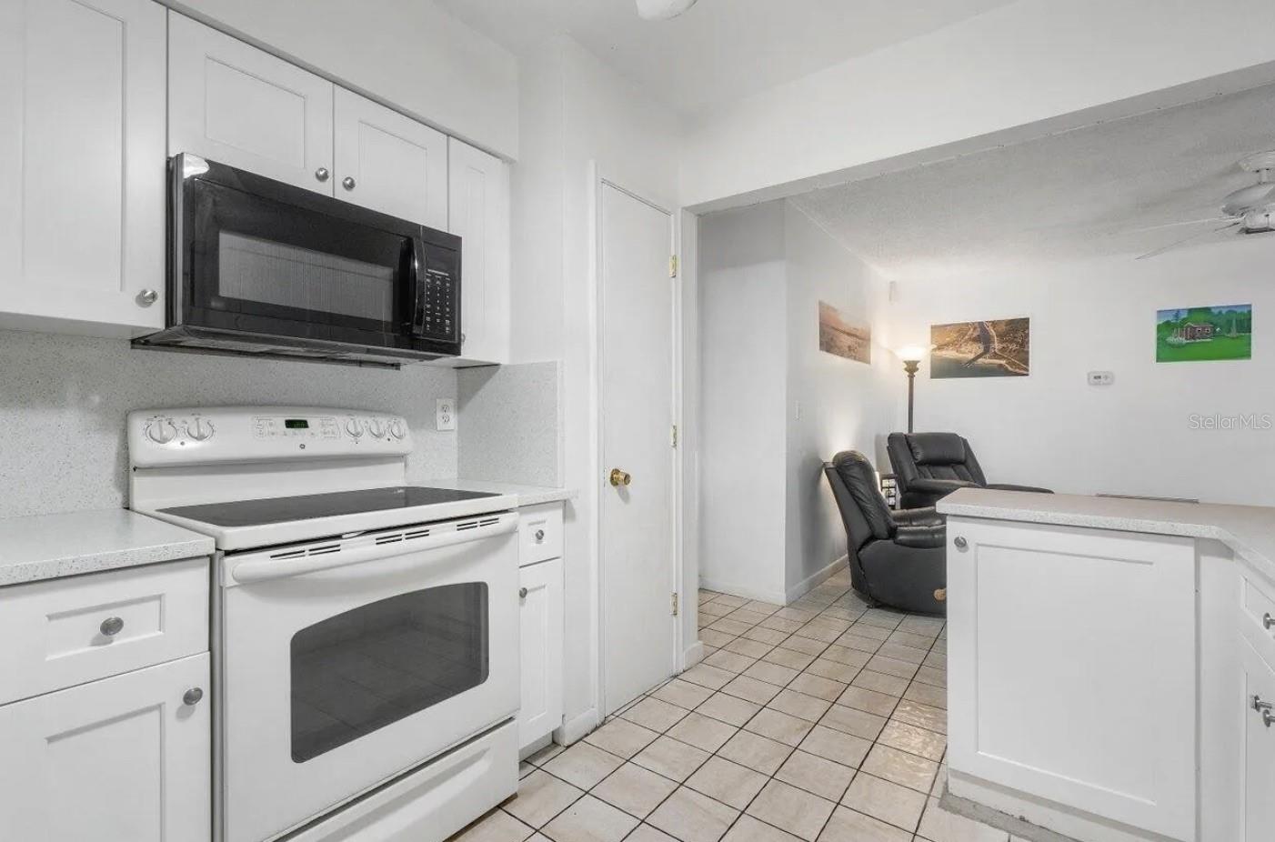 TROPIC PALMS 01 - Commercial Sale