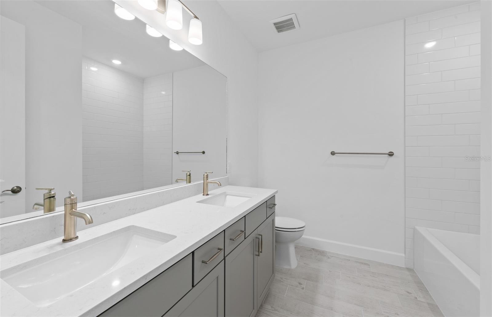 4556; REAGAN LANDING --- PRELIM - Residential