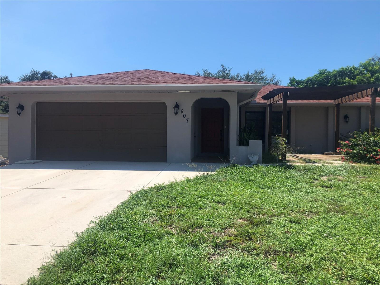Great Location!! West of the trail, short walk or bike to Nokomis Beach, Restaurants & shopping. 2 Bedroom split Plan, 2 Full Baths, 2 car garage, Large Family Room & indoor utility Room, nice Lanai and Large fenced back yard with Large Patio. New Hospital just a couple miles up Laurel Rd. by interstate. Popular schools.