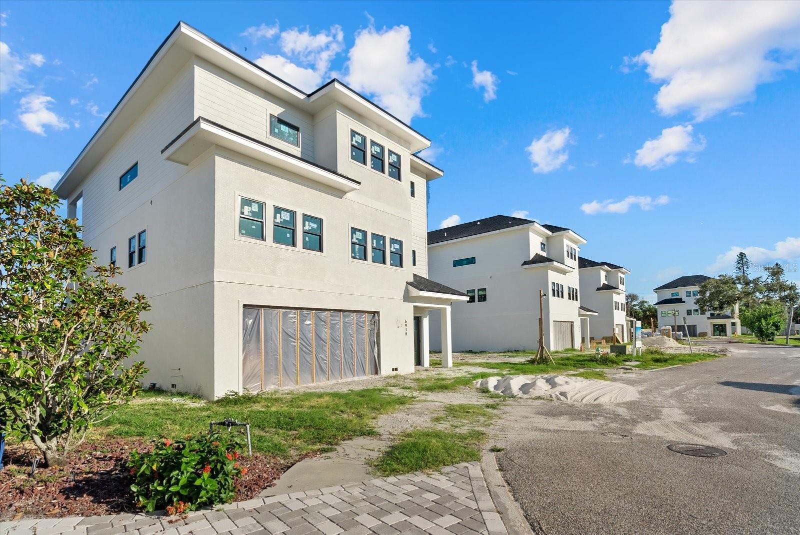 CORONAS PARK - Residential
