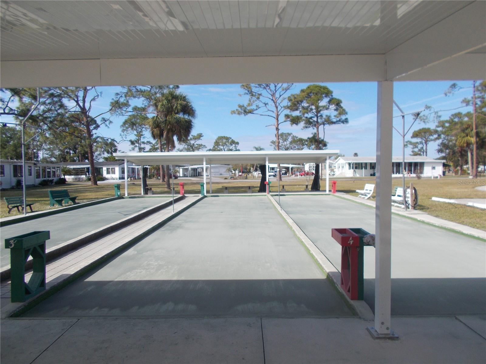 HOLIDAY PARK - Land