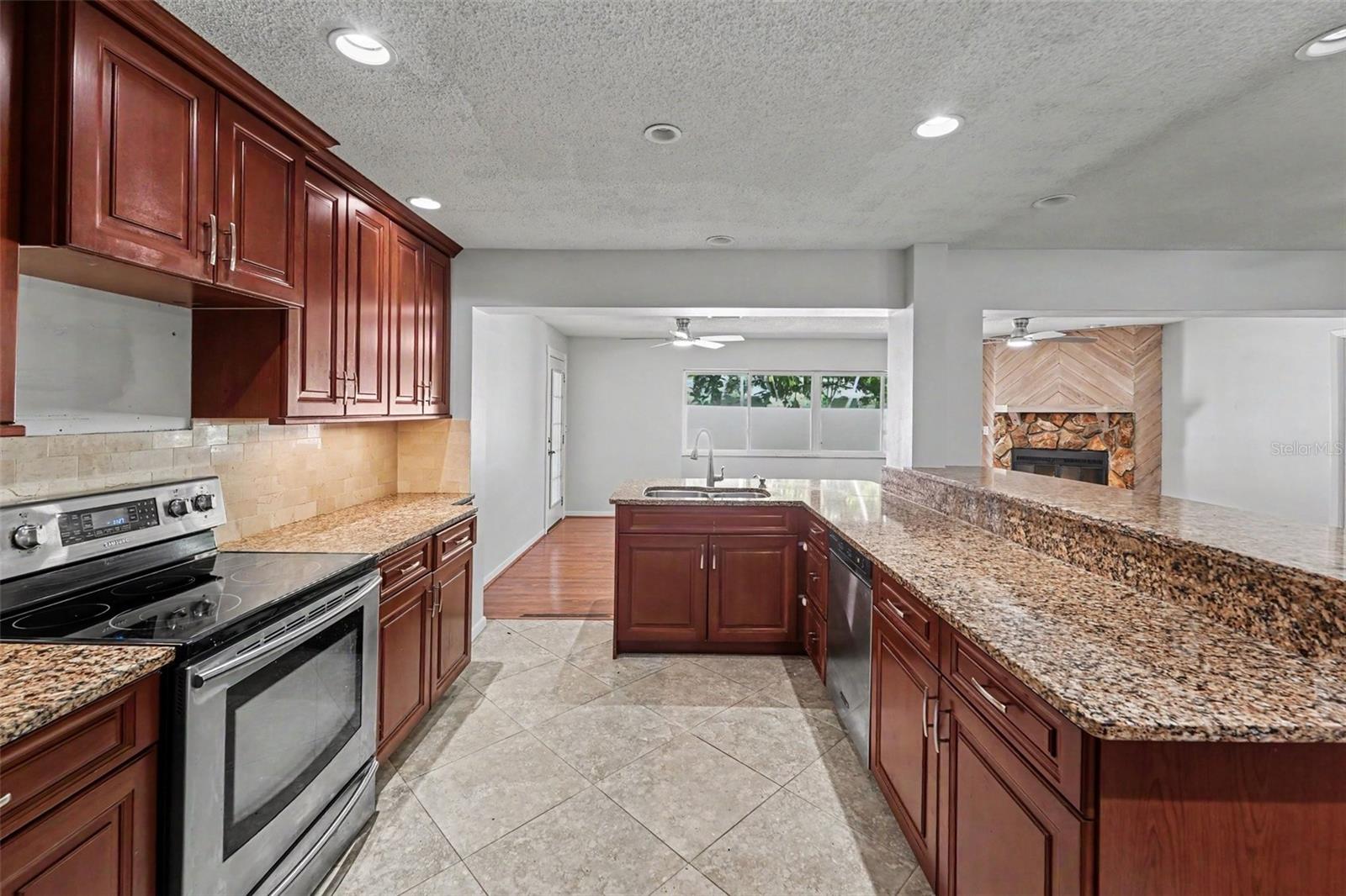 YELLOW BANKS GROVE 4TH ADD - Residential