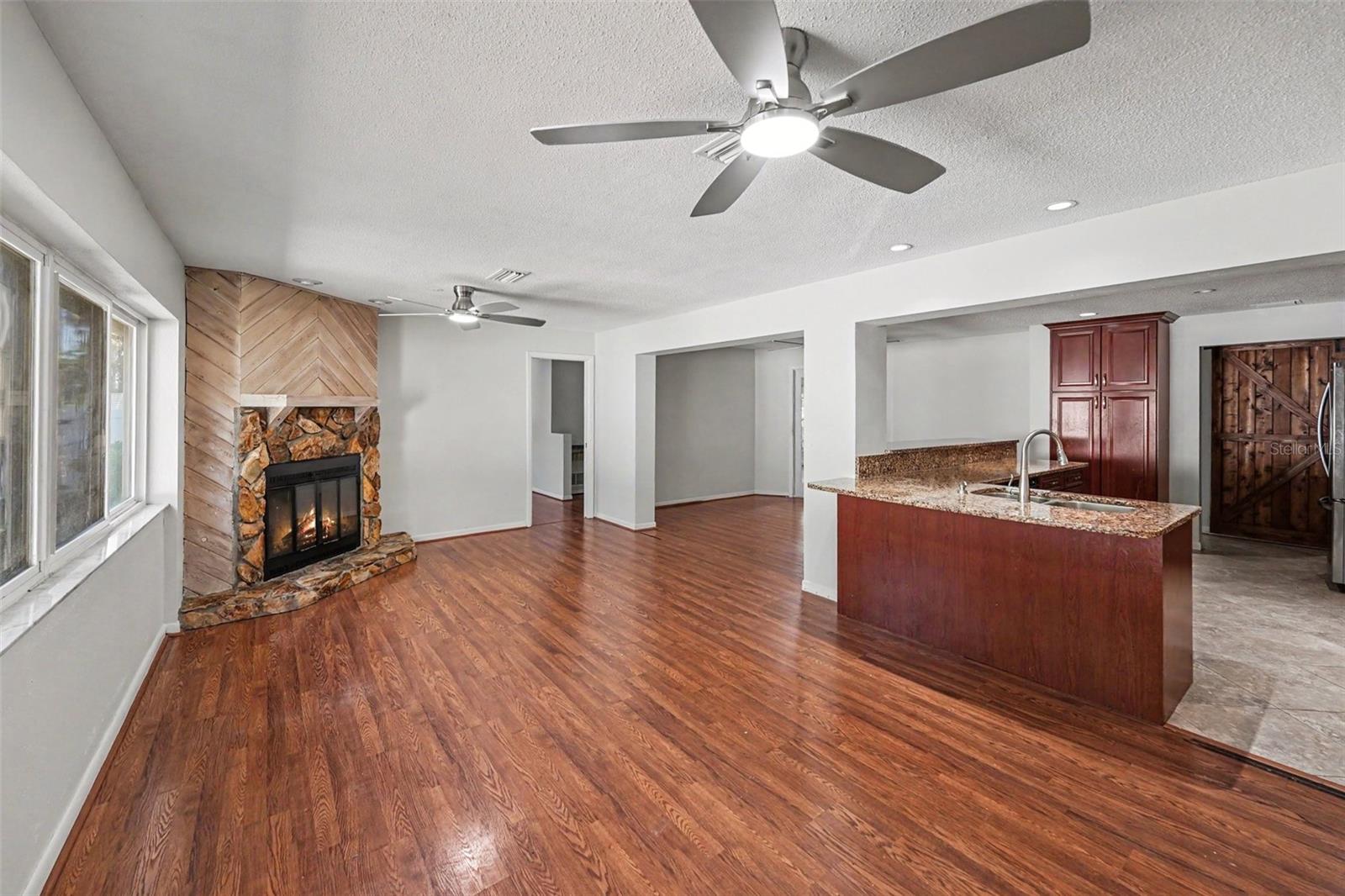YELLOW BANKS GROVE 4TH ADD - Residential