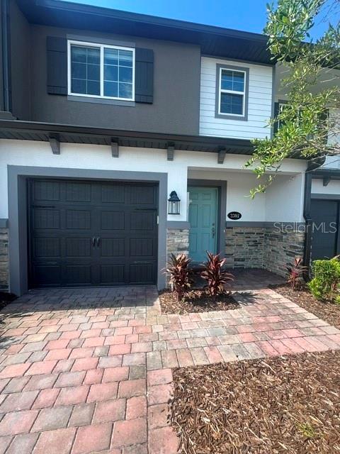 TOWNS AT LAKE MONROE COMMONS - Residential Lease