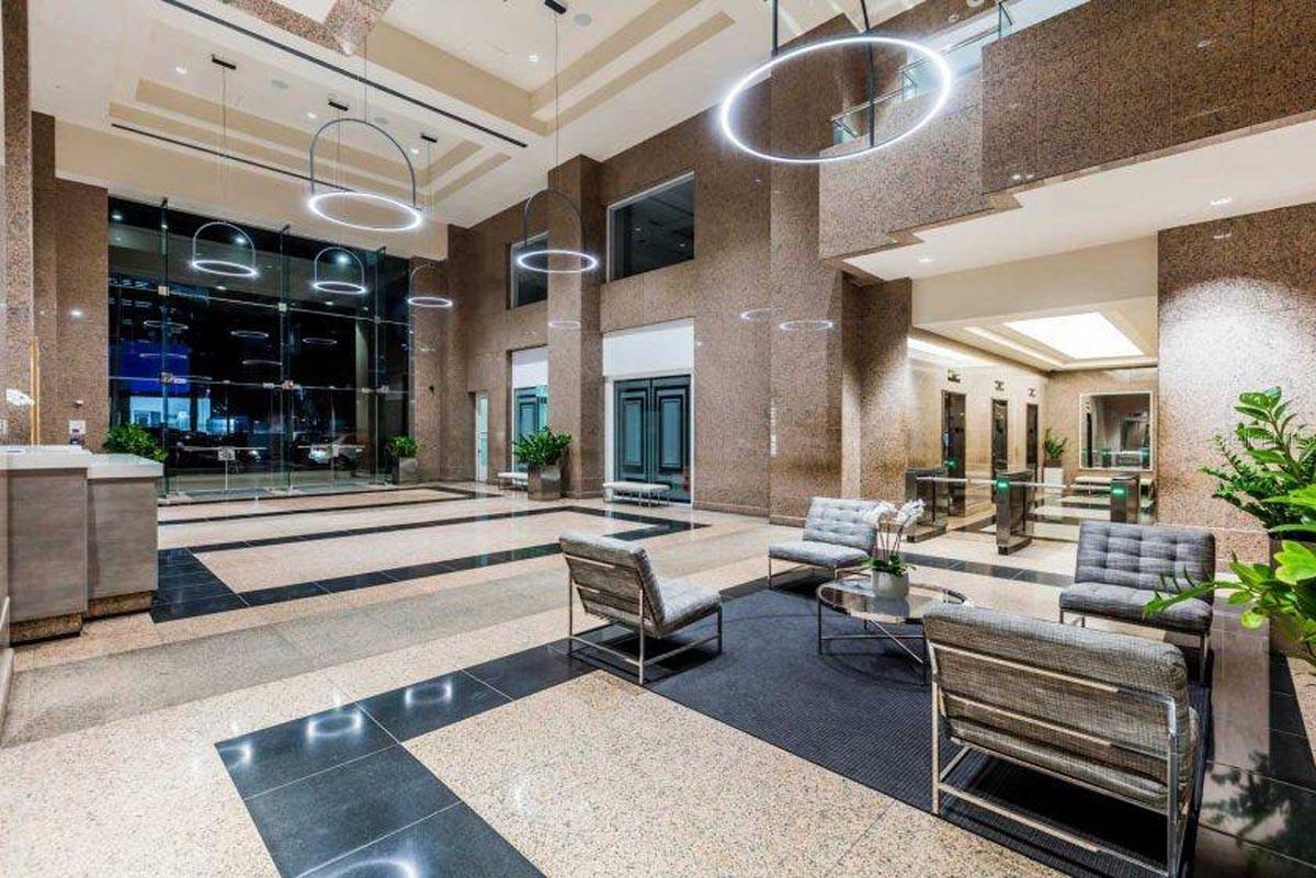 270 MUÑOZ RIVERA - Commercial Lease