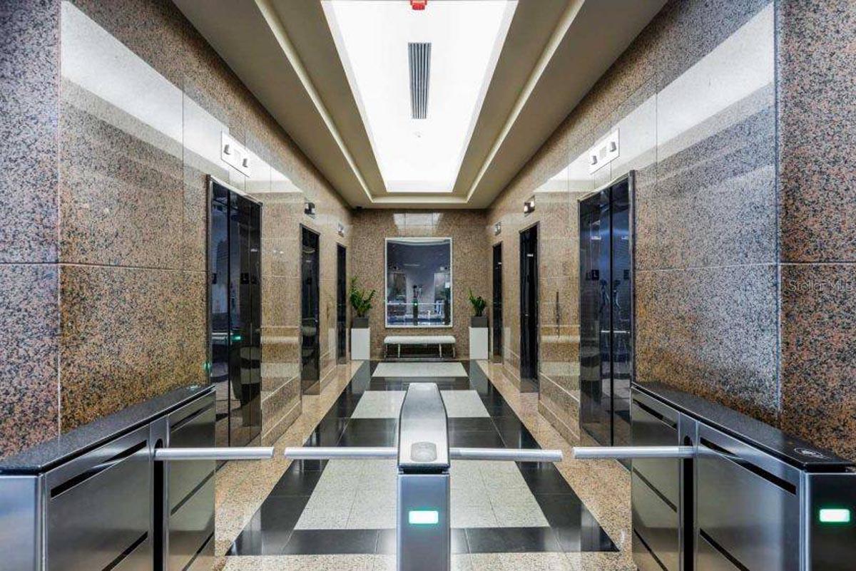 270 MUÑOZ RIVERA - Commercial Lease