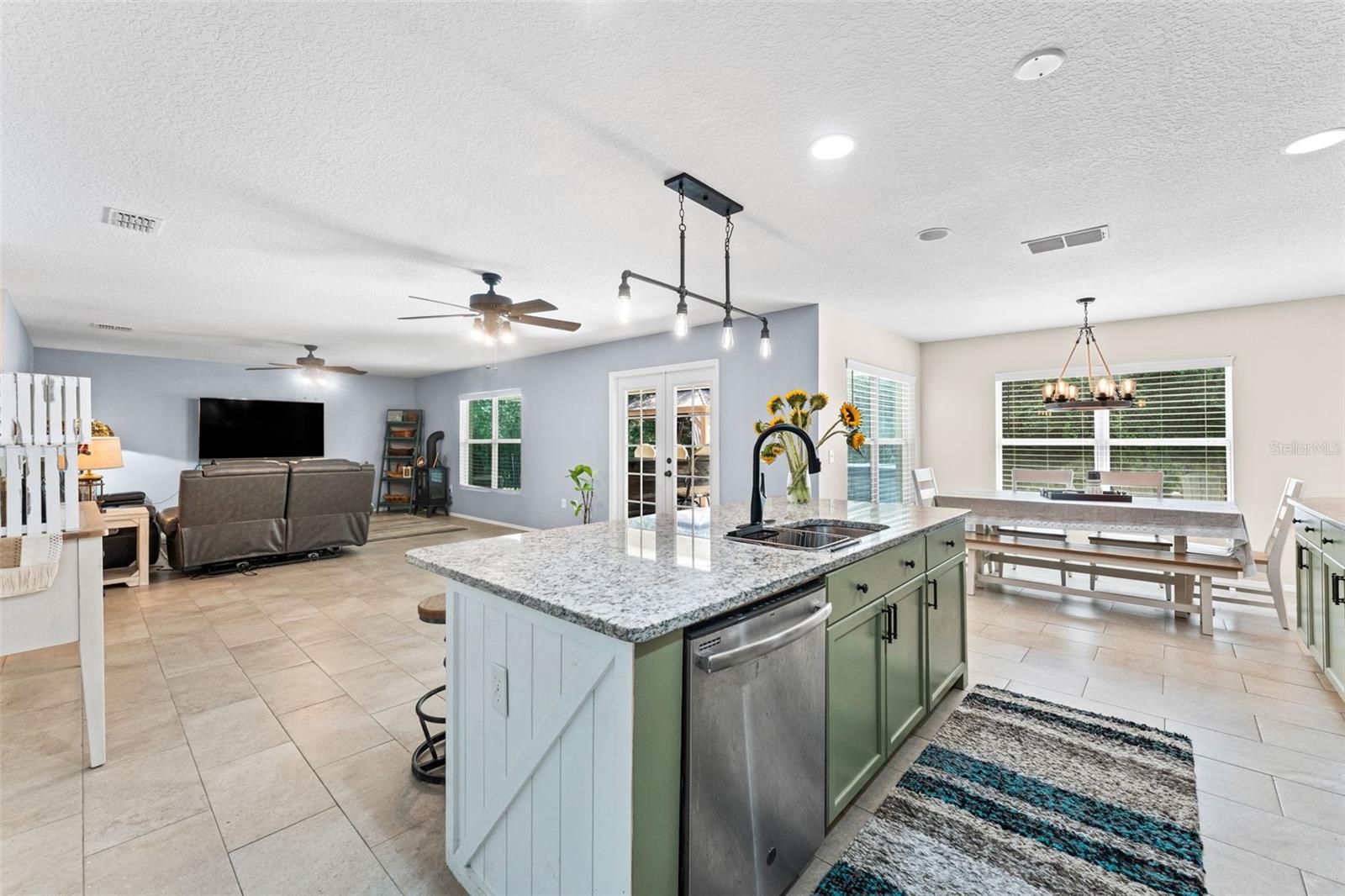 BAYBERRY LAKES - Residential