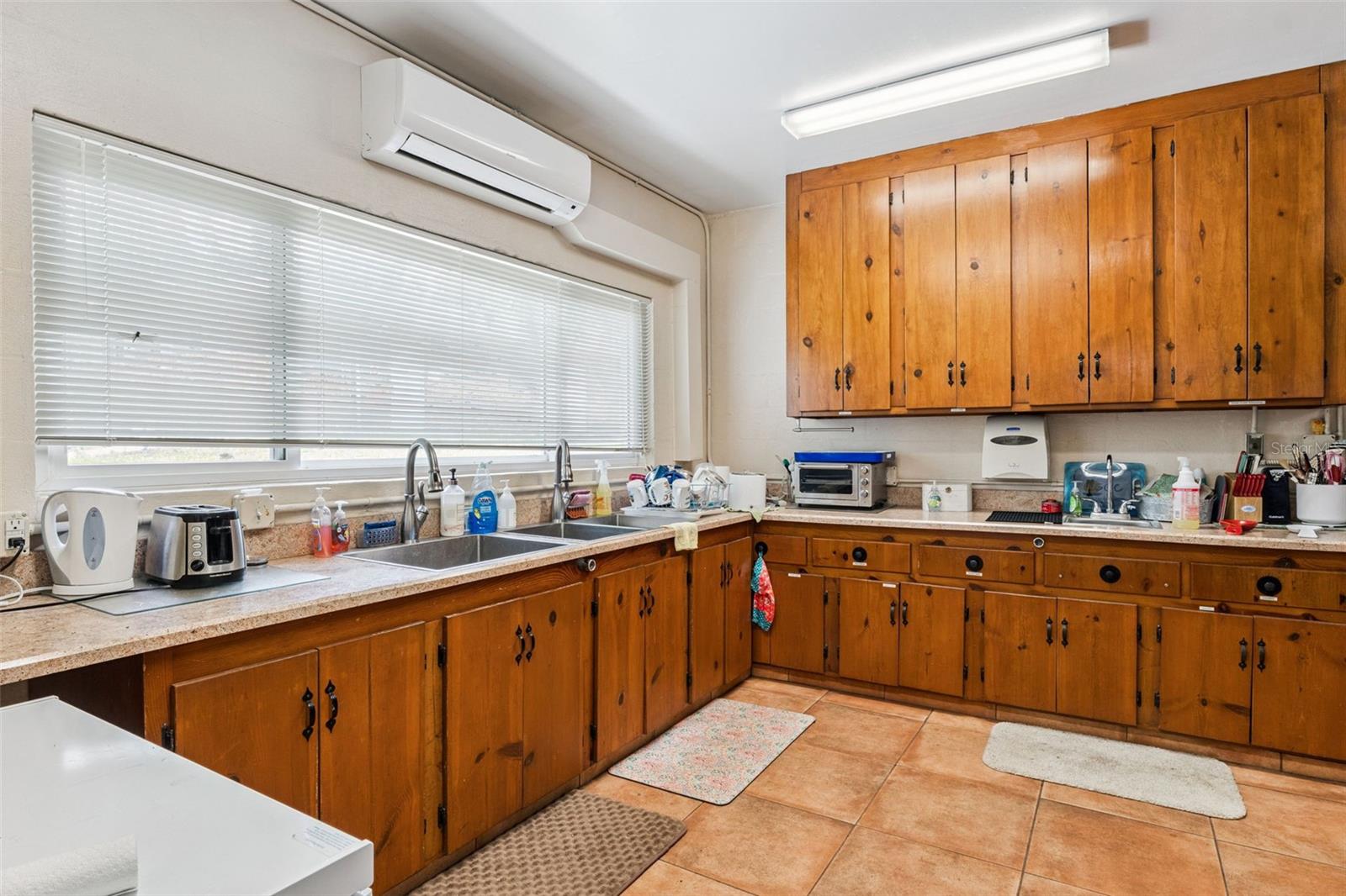 MASON & CARSWELLS HOLLY HILL - Commercial Sale