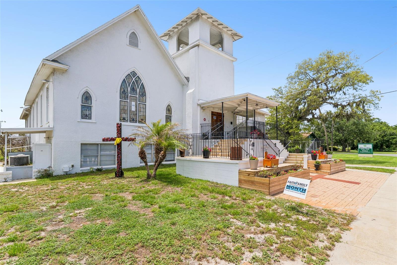 MASON & CARSWELLS HOLLY HILL - Commercial Sale
