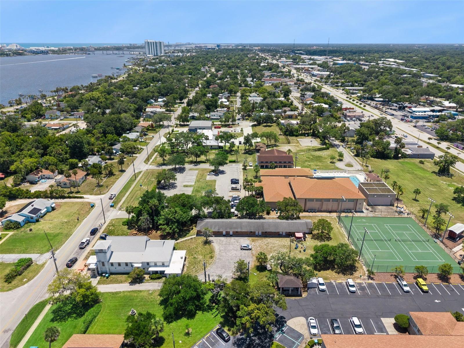 MASON & CARSWELLS HOLLY HILL - Commercial Sale