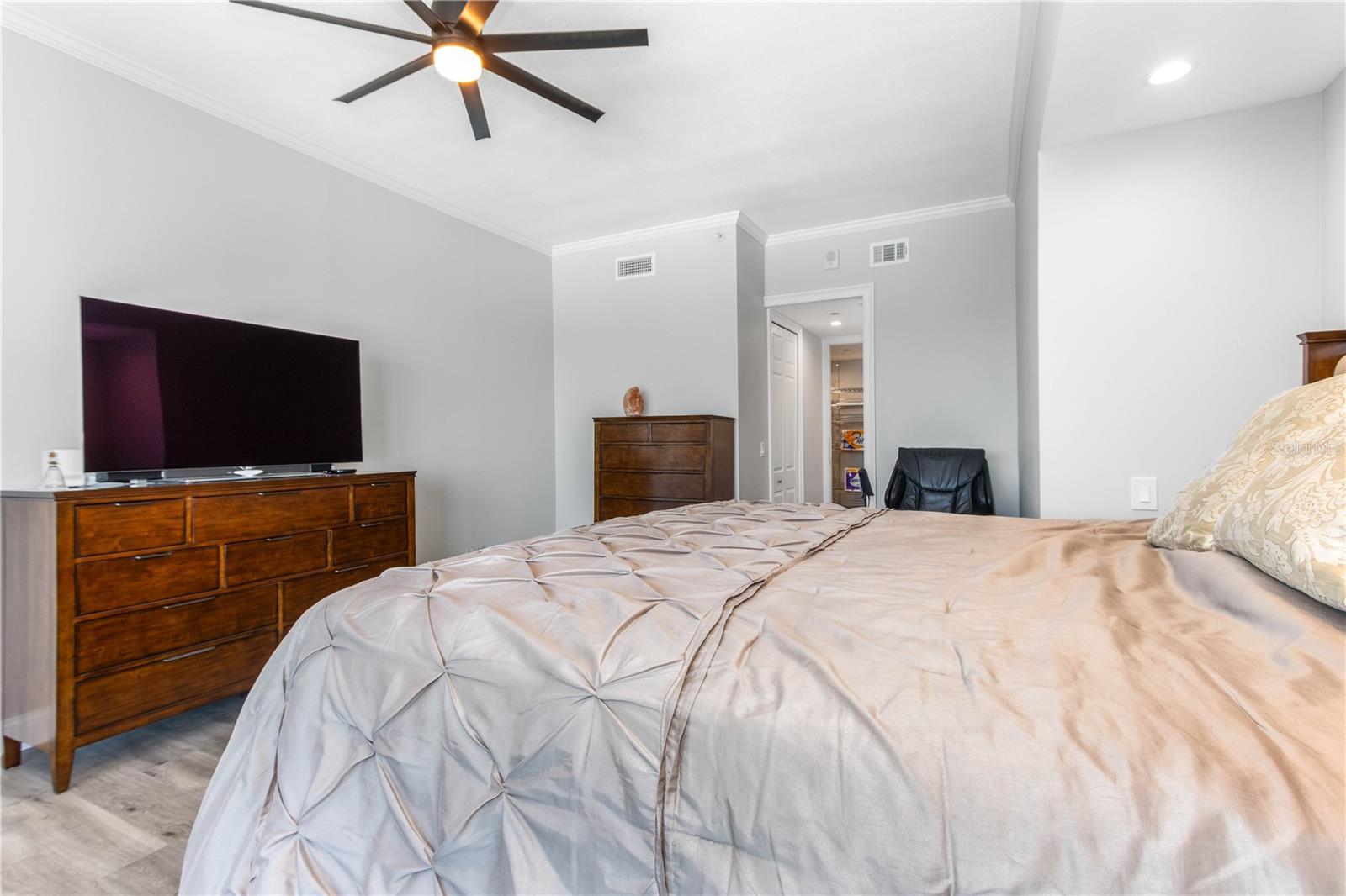 ULTIMAR THREE CONDO - Residential