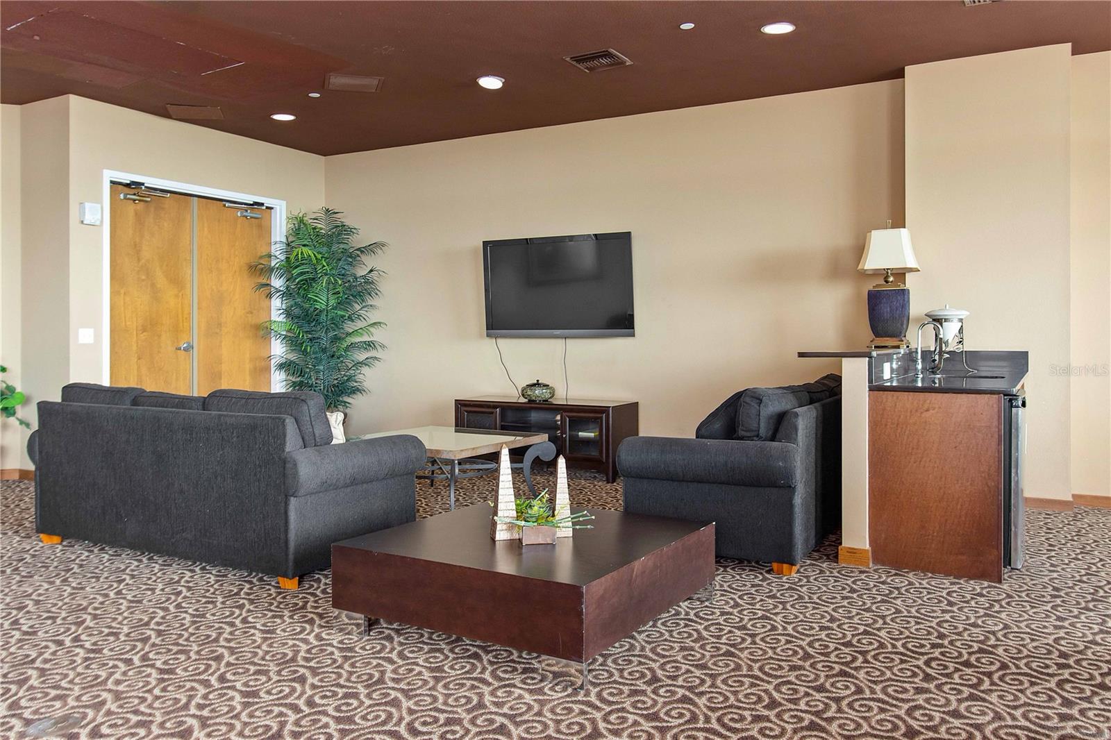 ULTIMAR THREE CONDO - Residential
