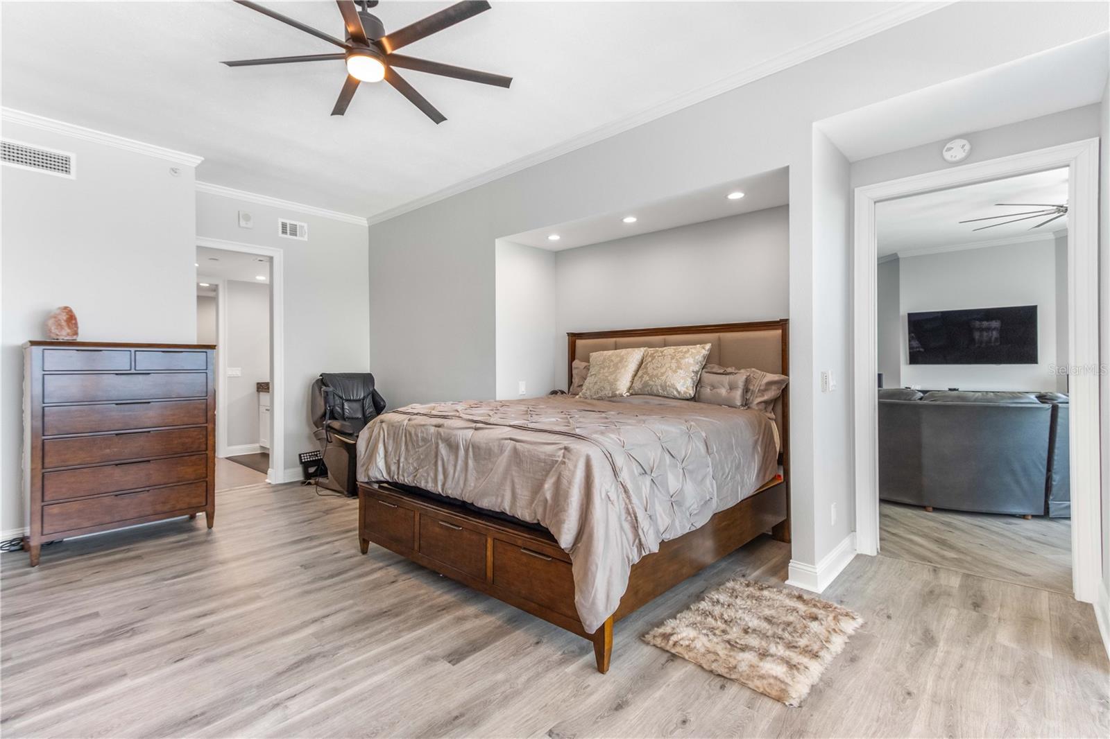 ULTIMAR THREE CONDO - Residential