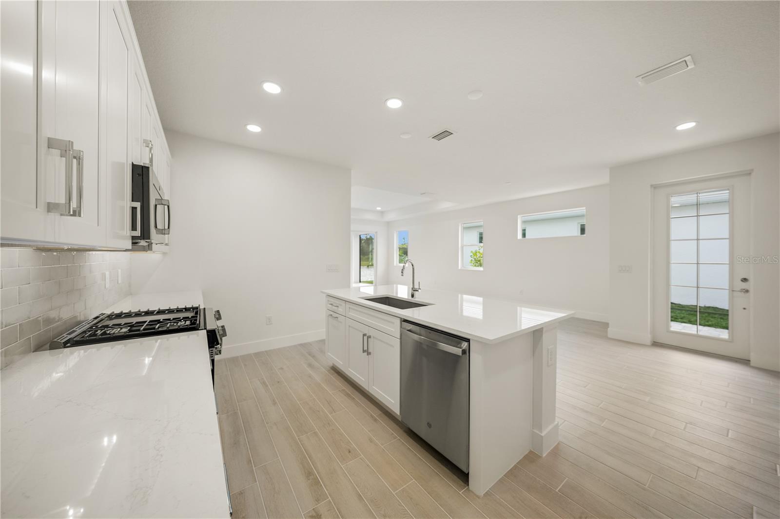 SHELLSTONE AT WATERSIDE - Residential