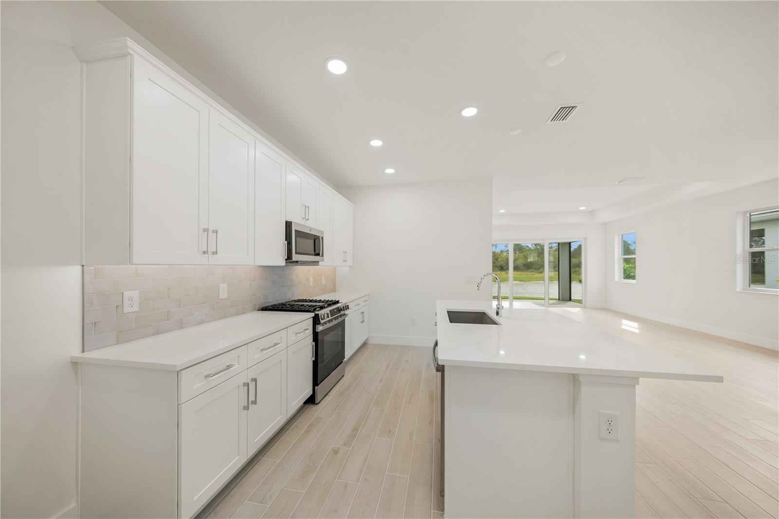 SHELLSTONE AT WATERSIDE - Residential