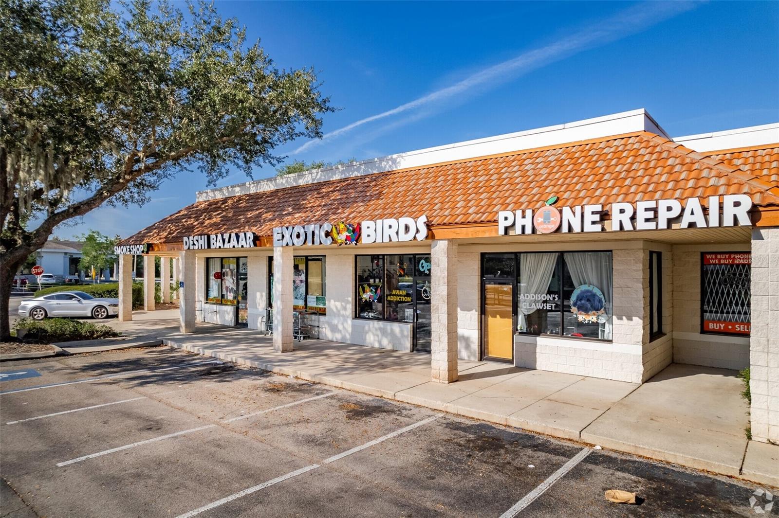 Great location offering lots of frontage on SW 34th Street and good sign exposure.

Current pass throughs for common area maintenance, taxes and insurance are $5.59/SF or $419.20/month
