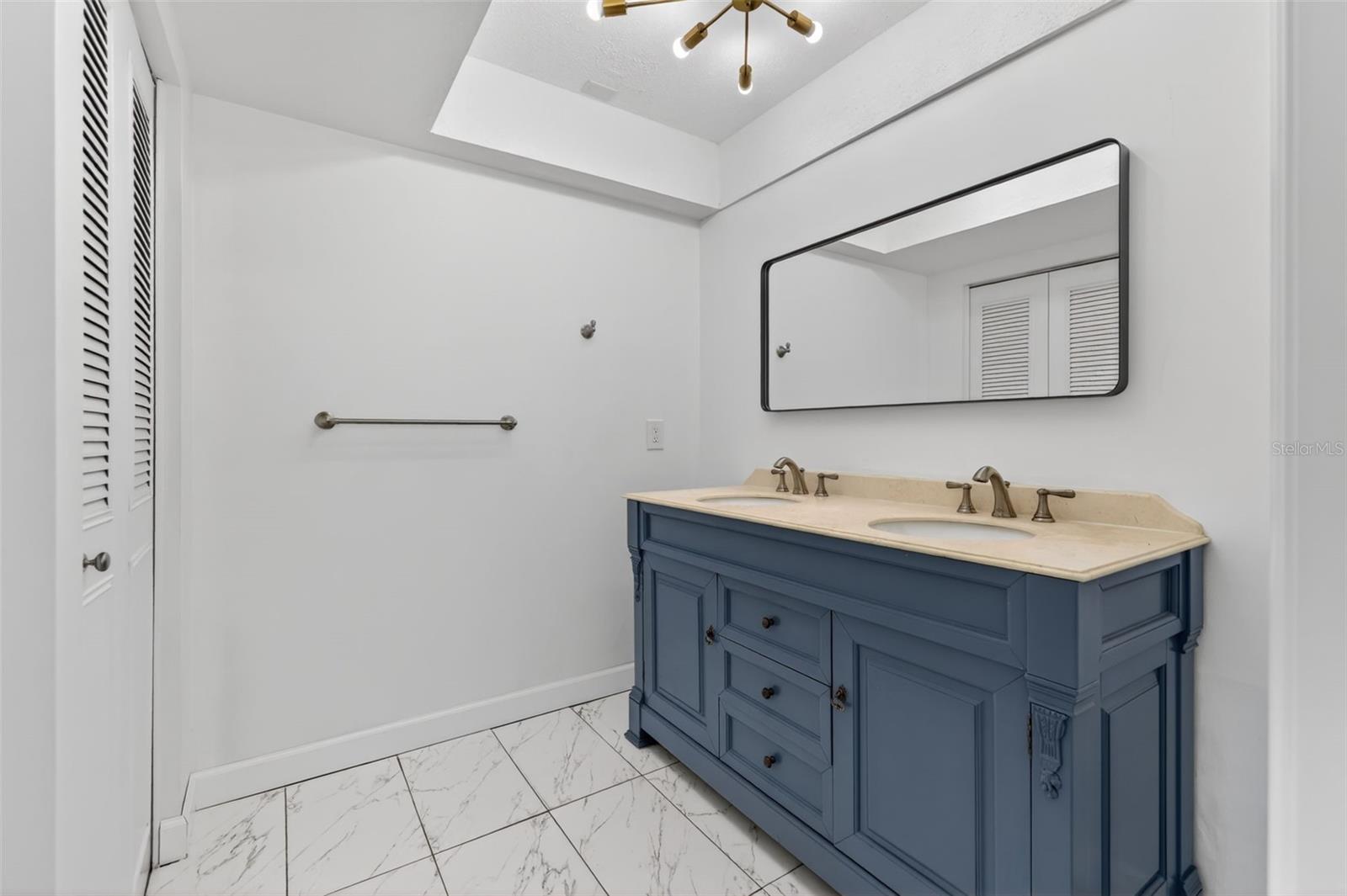 INDIAN HILLS - Residential