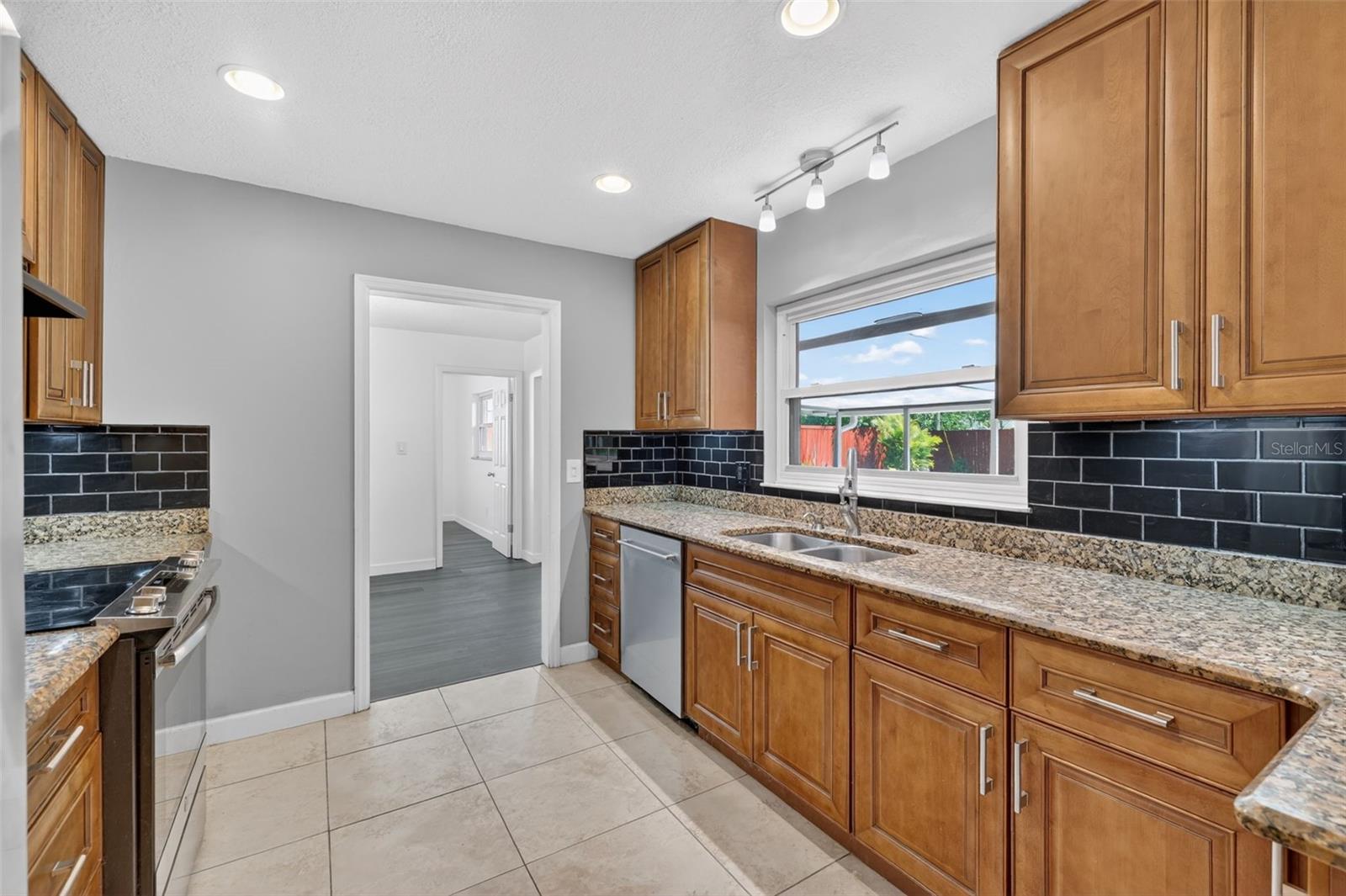 INDIAN HILLS - Residential
