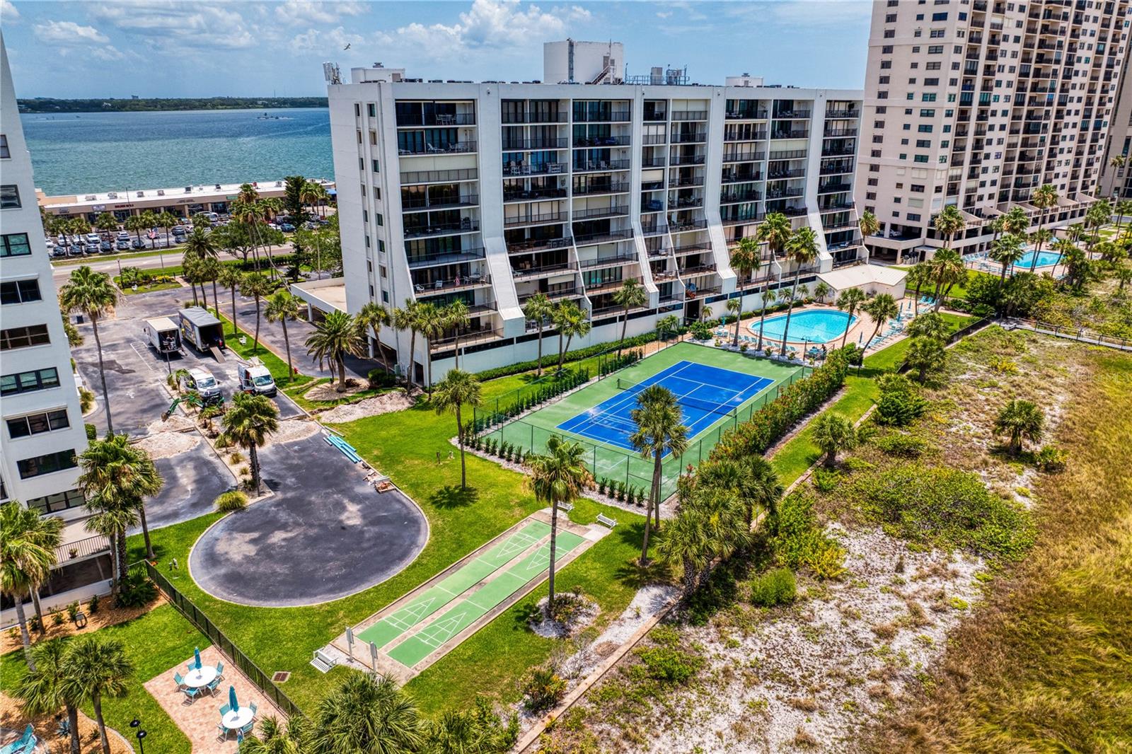 LANDMARK TOWERS 2 - Residential