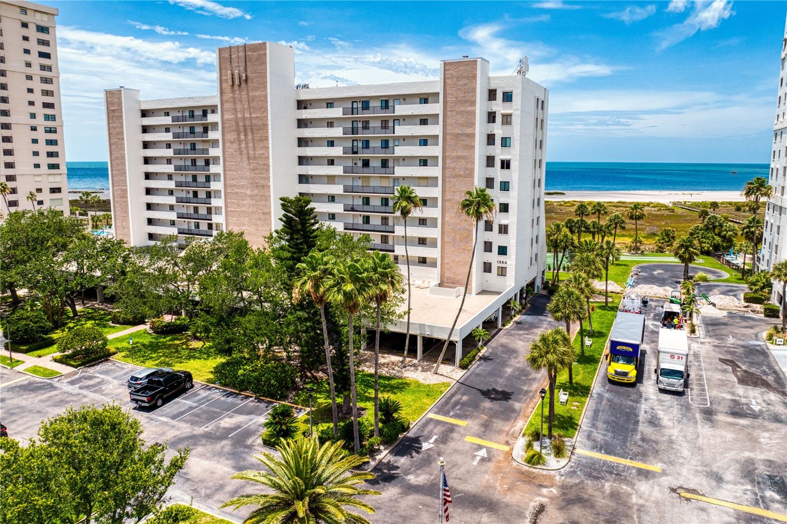LANDMARK TOWERS 2 - Residential