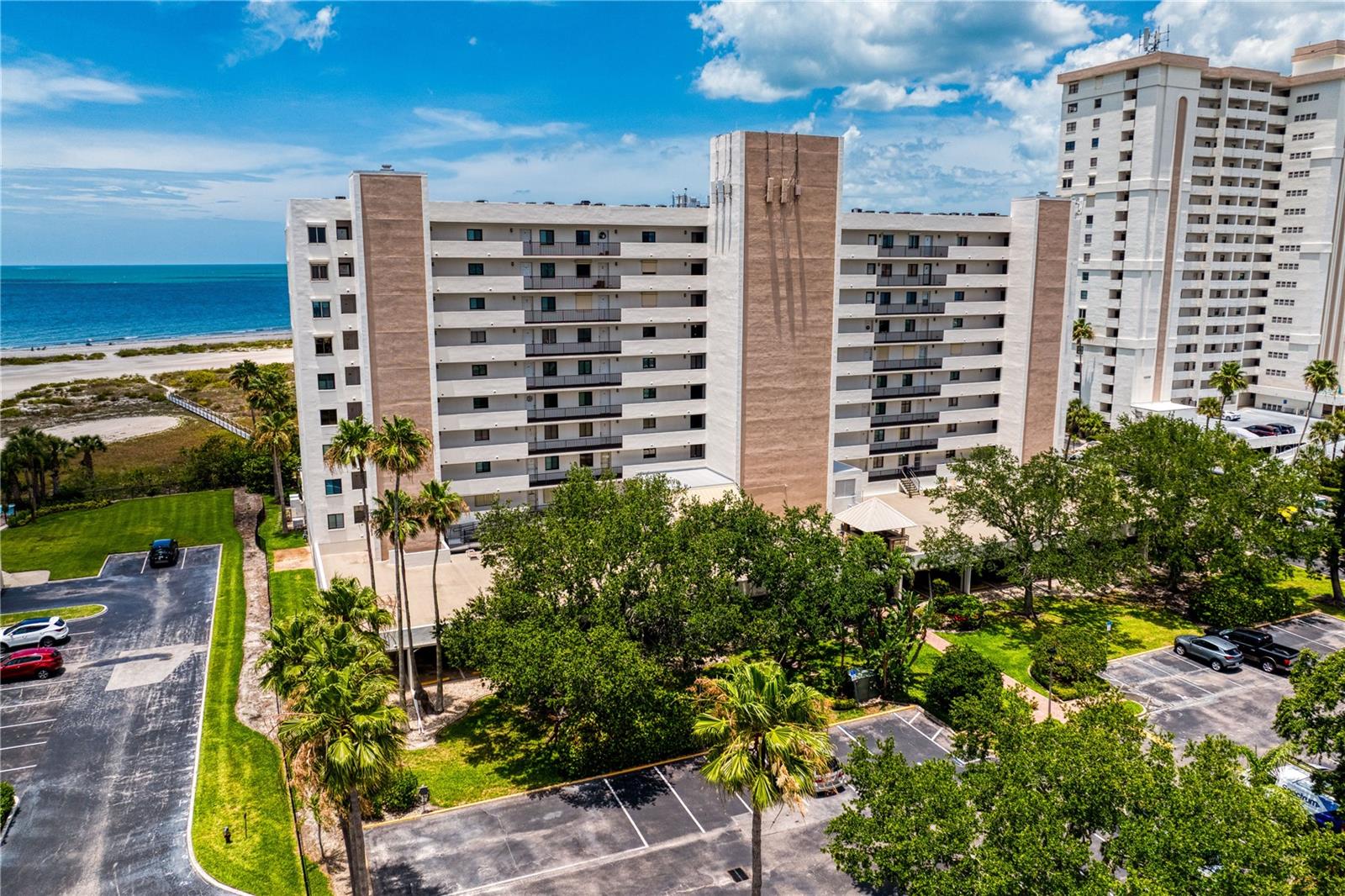 LANDMARK TOWERS 2 - Residential