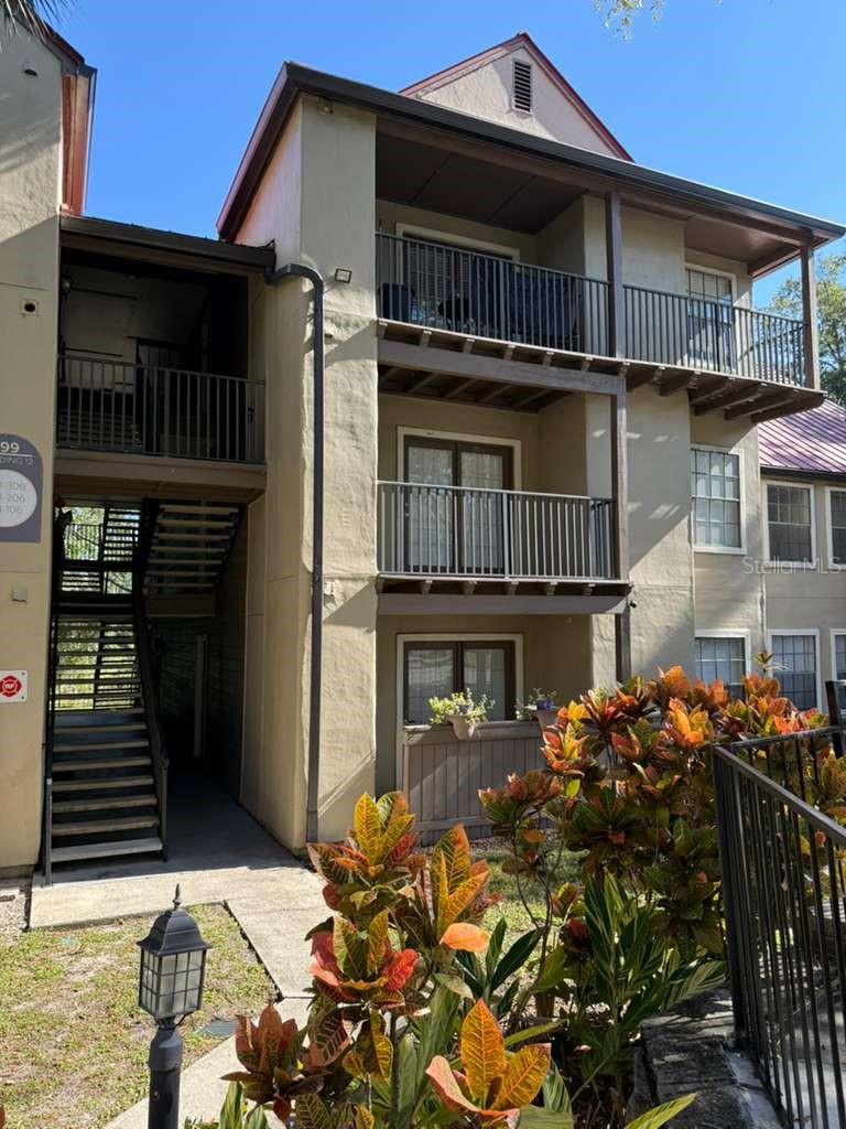 Excellent opportunity for investors!!!!!  This apartment is an Oasis within the city, surrounded by large trees that inspire relaxation, pool, tennis court, gym. This apartment has a large master bedroom with a private bathroom and a large walk in closet. The kitchen is fully equipped. And the best thing is the balcony where you can relax and rest. Its location is great, it is only 3 minutes from large stores like Walmart, Lowes, shoppings, restaurants and College.