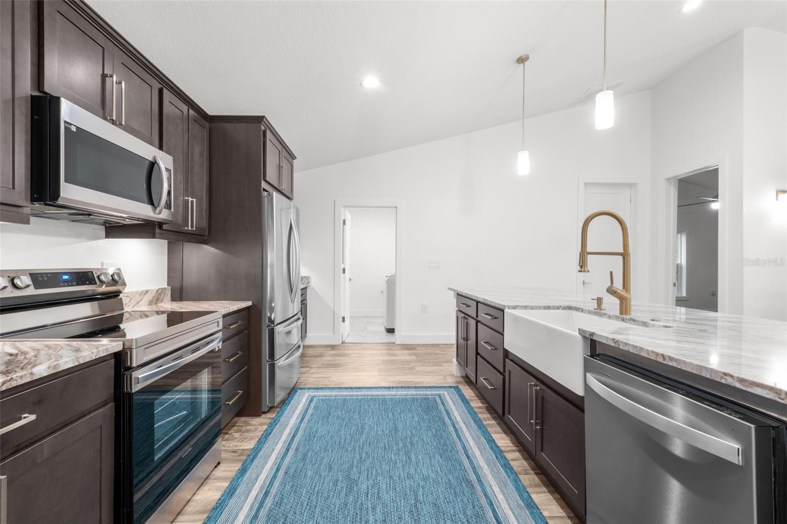 ROYAL HIGHLANDS - Residential