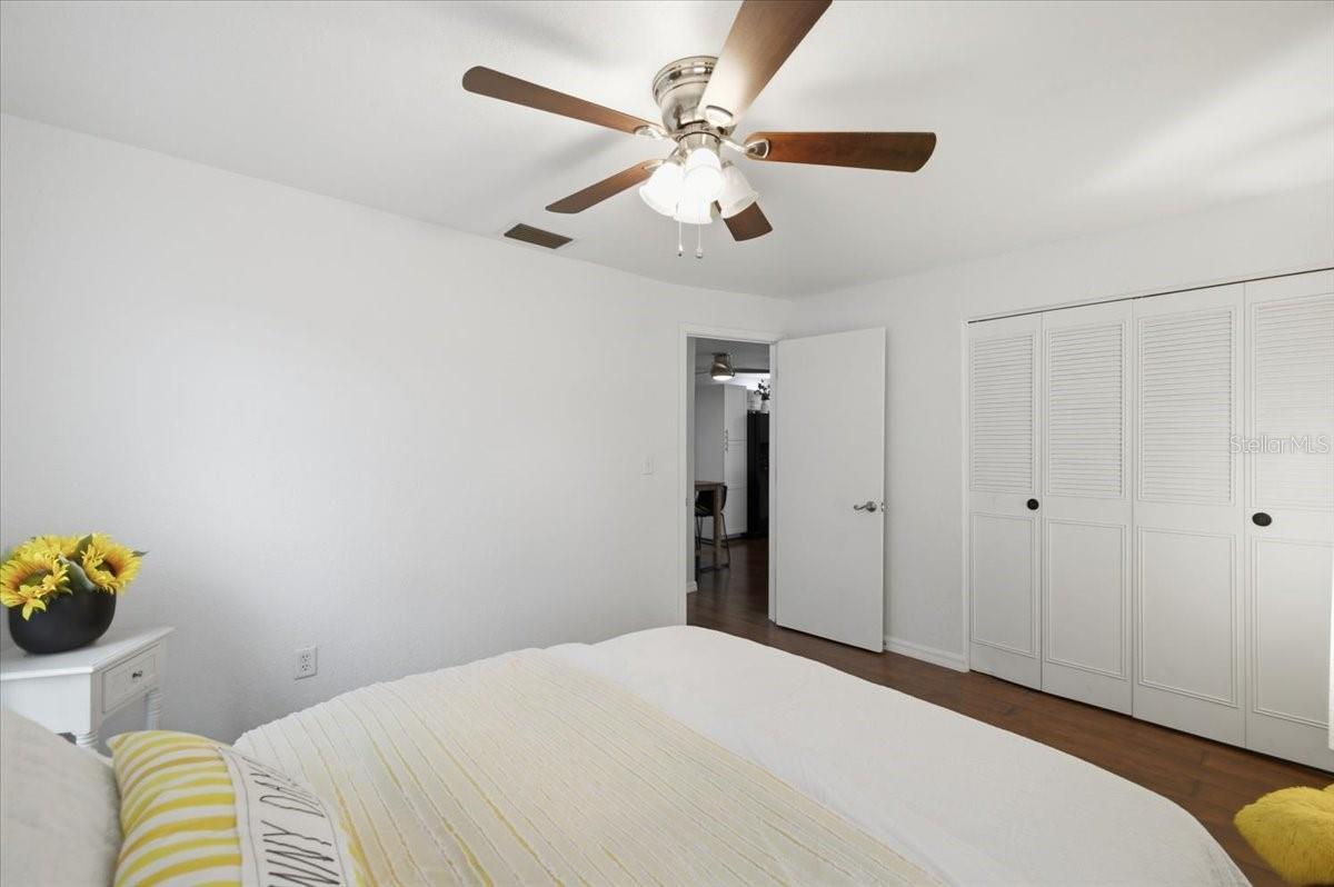 LAKES UNIT I THE - Residential