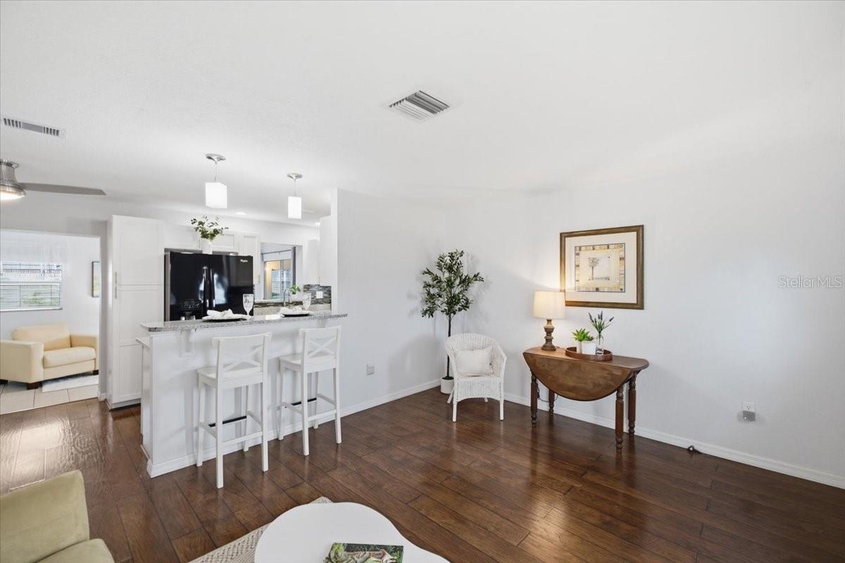 LAKES UNIT I THE - Residential
