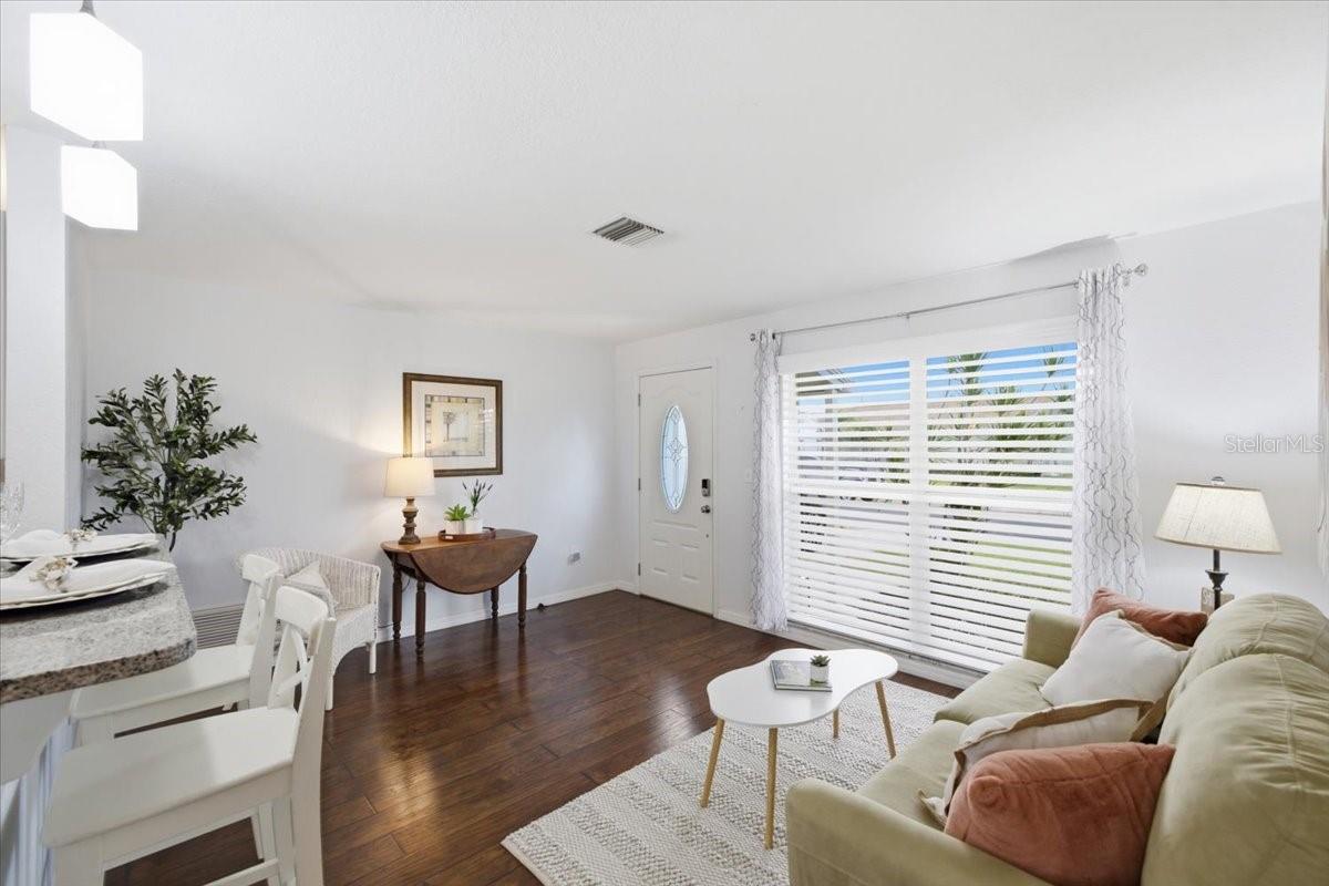 LAKES UNIT I THE - Residential