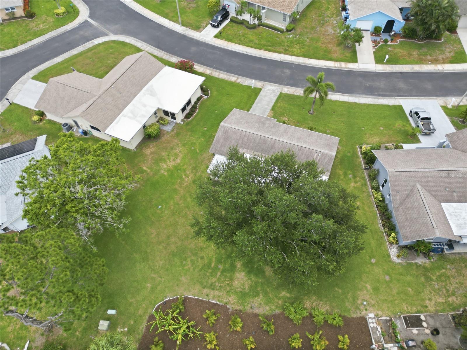 LAKES UNIT I THE - Residential